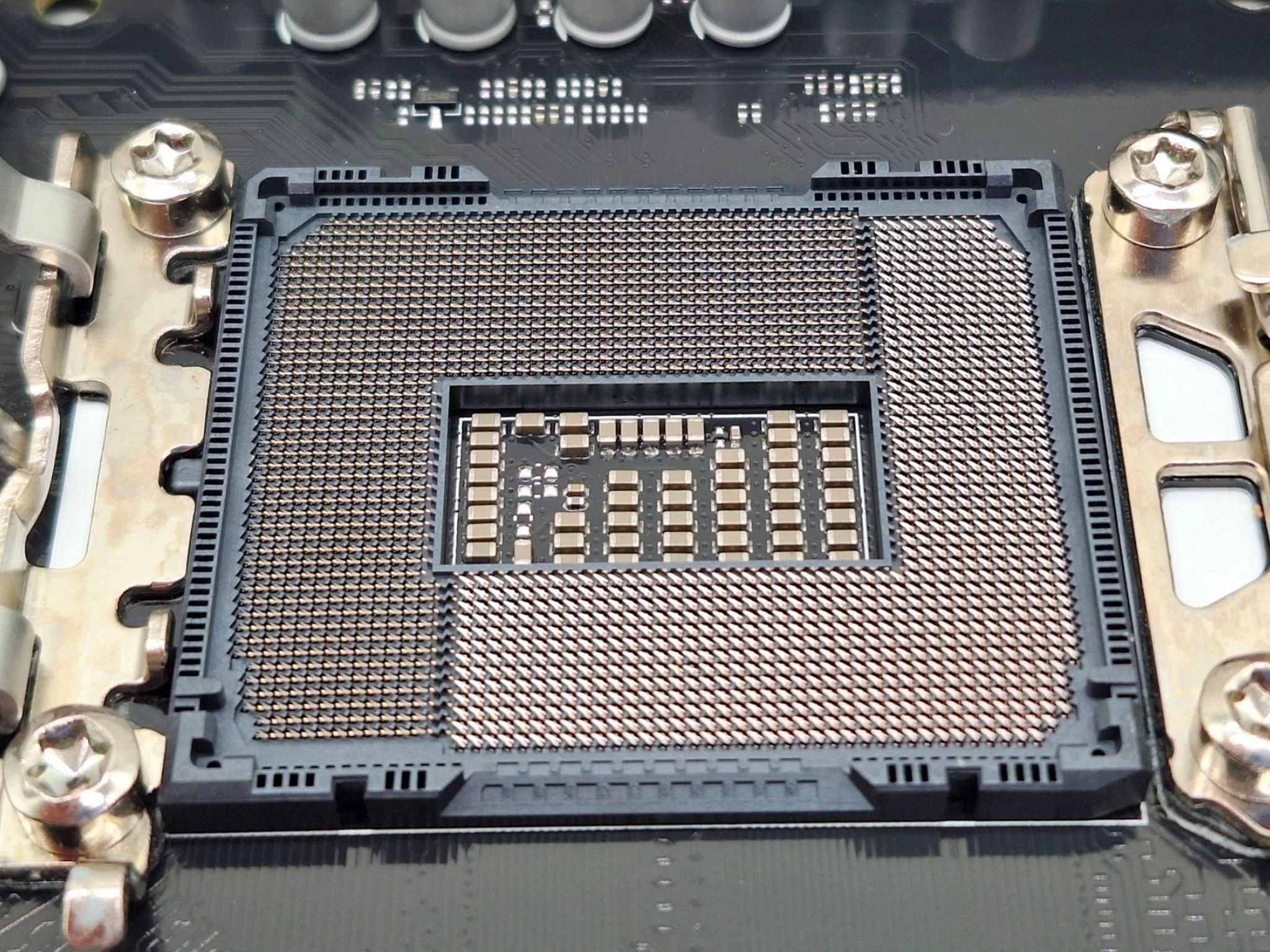 ASUS Prime X870-P WiFi + 7700X + 500GB NMVE AMD AM5 X870 DDR5, PCIe 5.0,  READ!!