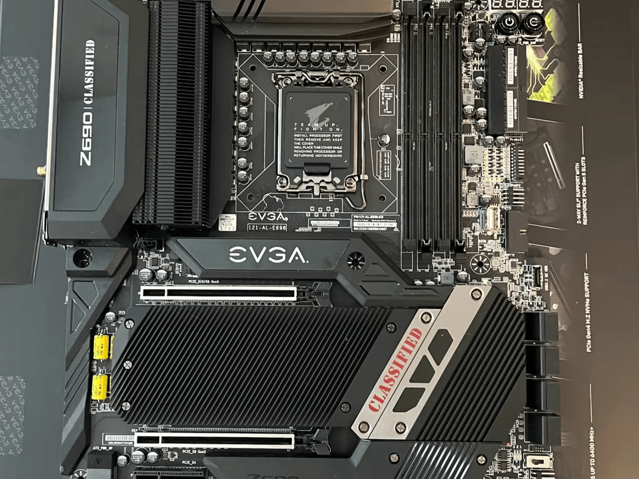 EVGA Z690 Classified 121-AL-E698-KR LGA 1700 EATX Motherboard