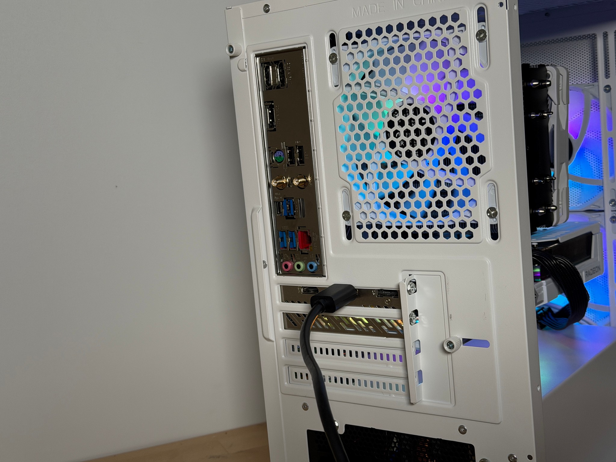RX 9060XT 16gb Ryzen 7600x3d Gaming PC