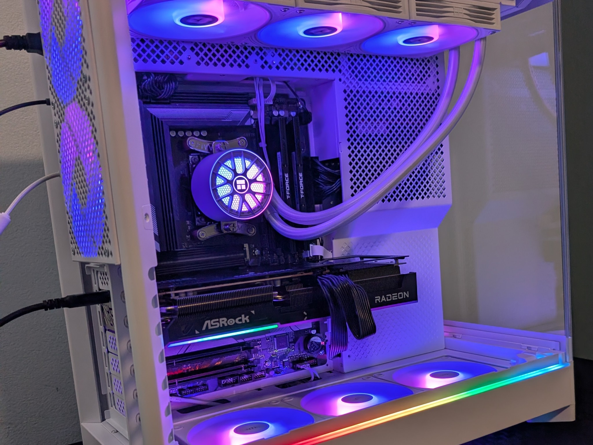 Gaming PC RX 9070-Ryzen 5 9600x-32 GB DDR5 6000-1 TB NVME mostly new
