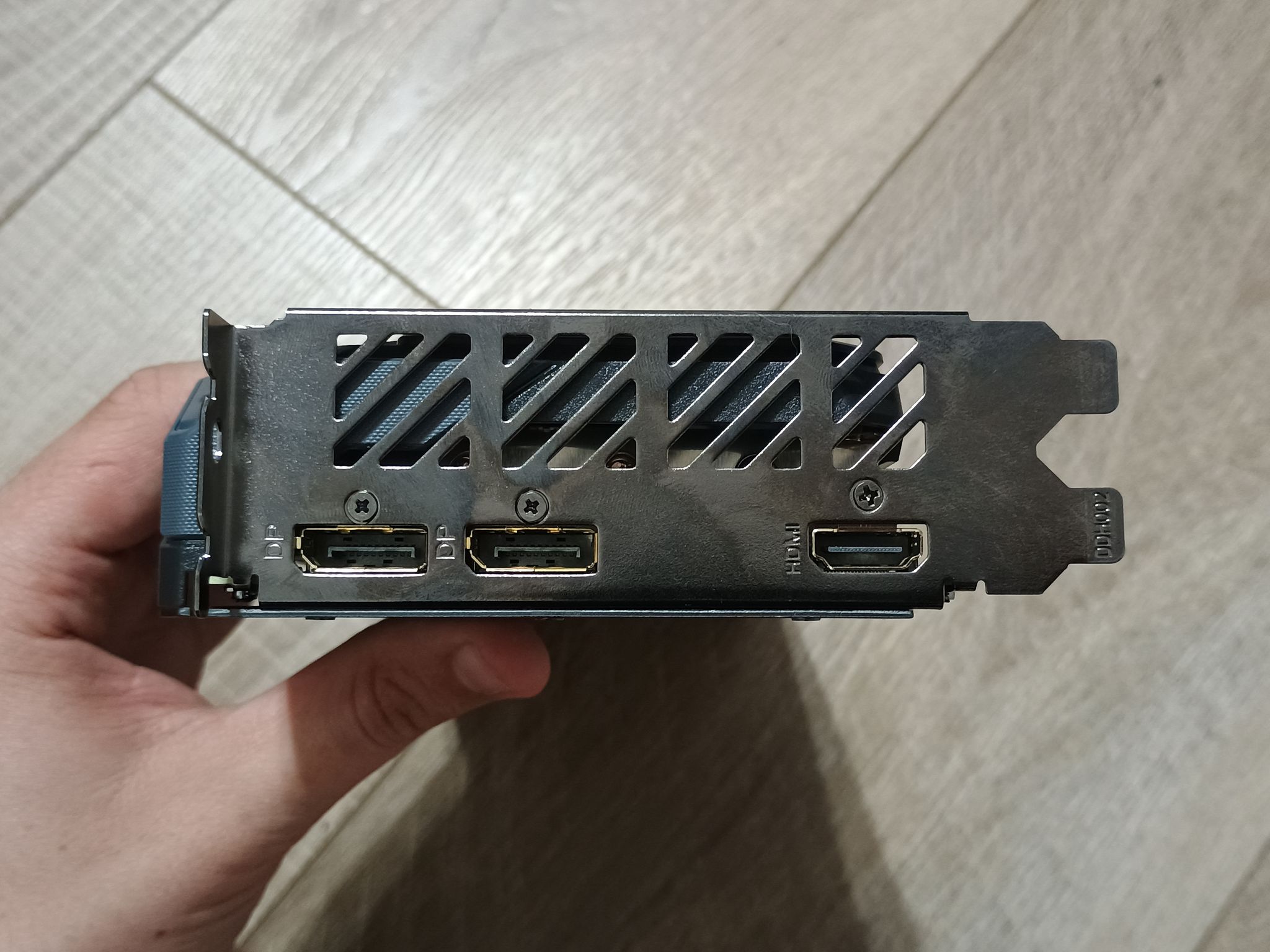GIGABYTE Radeon RX 9060 XT GAMING OC 8G