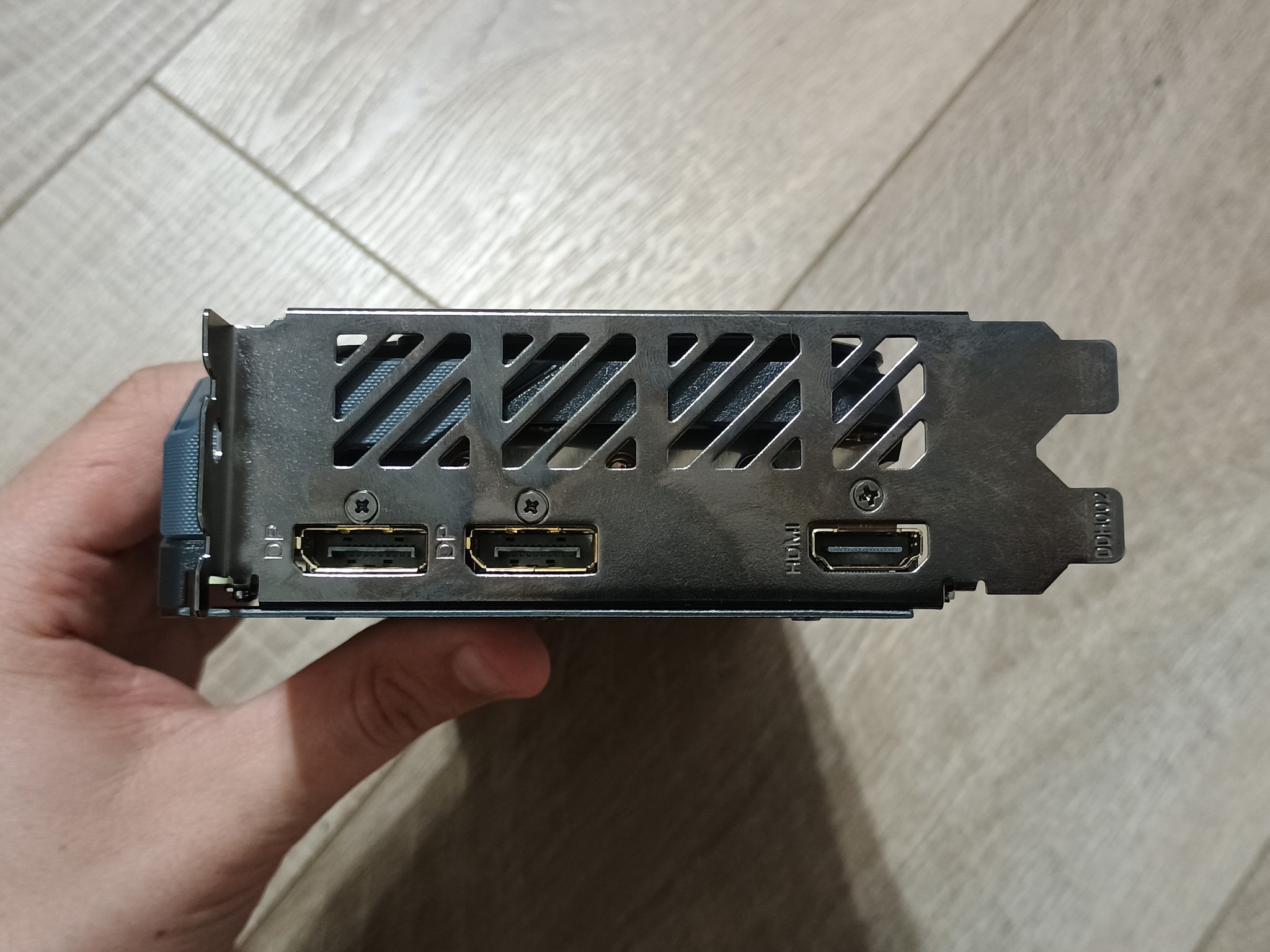 GIGABYTE Radeon RX 9060 XT GAMING OC 8G