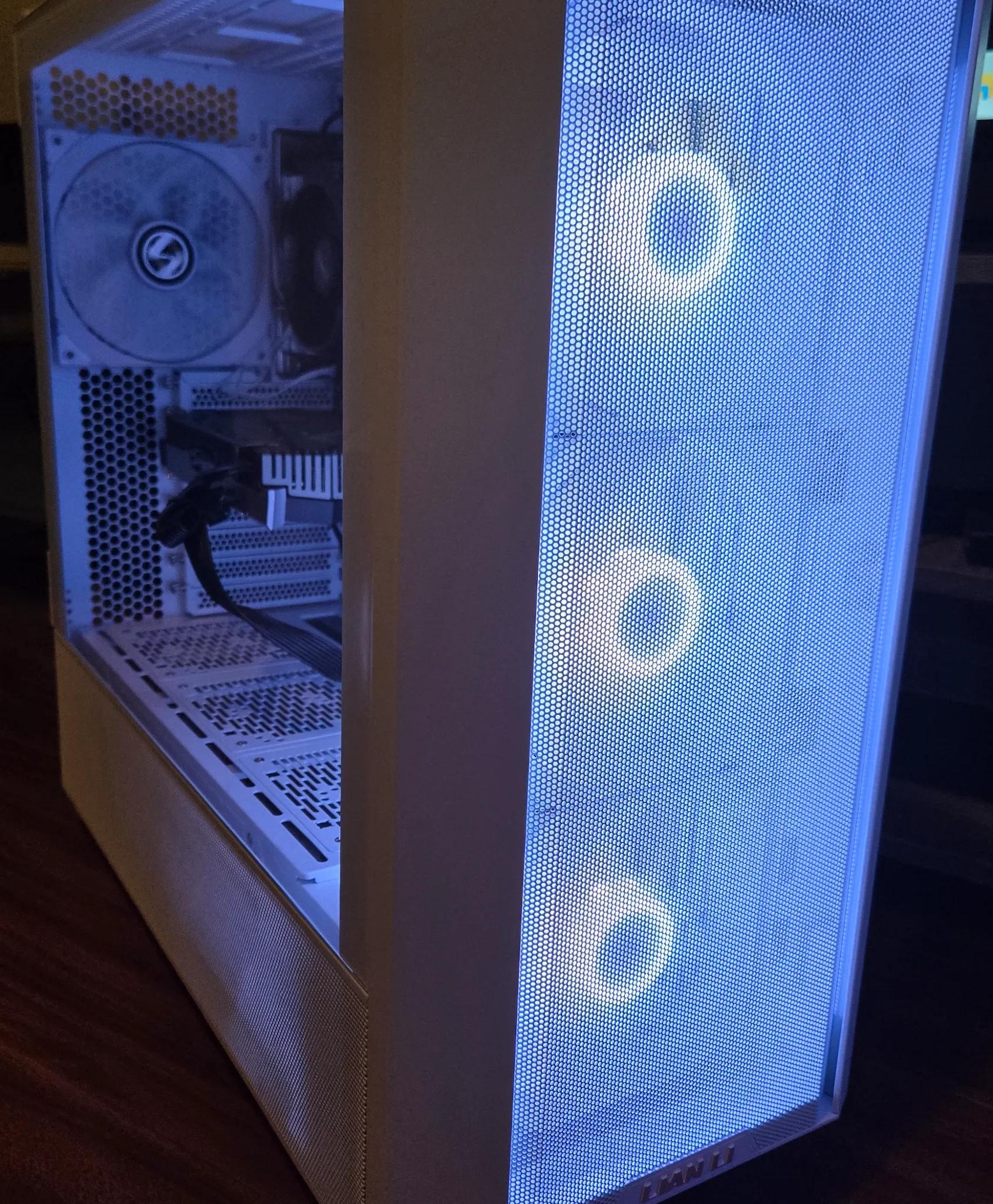 🏒Esports Pro🏒 RTX 2060 / RYZEN 5 4500 / 632GB SSD / 16GB DDR4