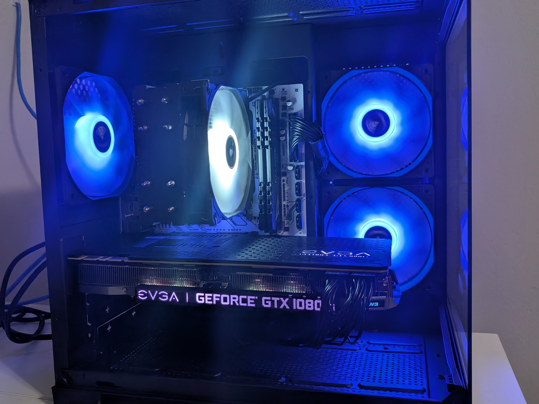Ryzen 5 3600 / 1080 Ti / 16gb DDR4/ 500 gb