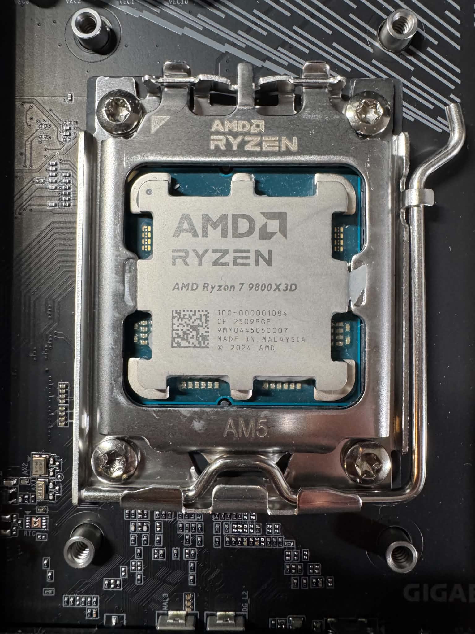 Ryzen 7 9800X3D AM5 CPU + Aorus X870E PRO AM5 Motherboard