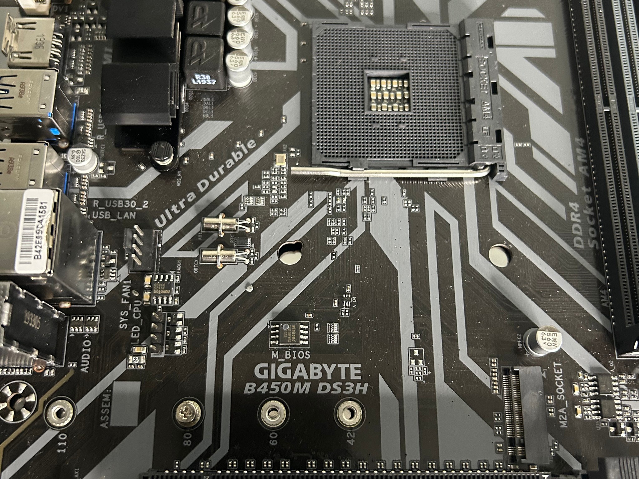 [READ] Gigabyte B450M DS3H Motherboard (AMD Ryzen AM4/Micro ATX)
