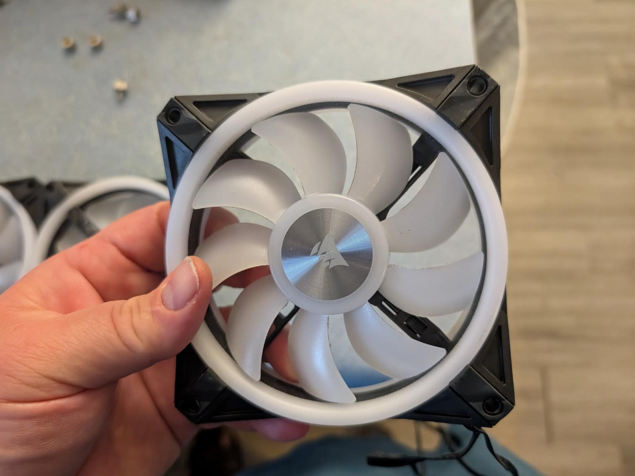 Set of 5 Corsair QL 120mm fans and RGB hub