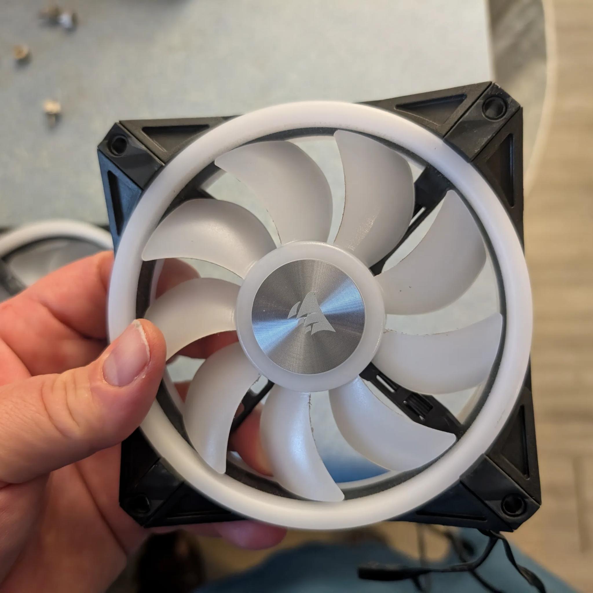 Set of 5 Corsair QL 120mm fans and RGB hub