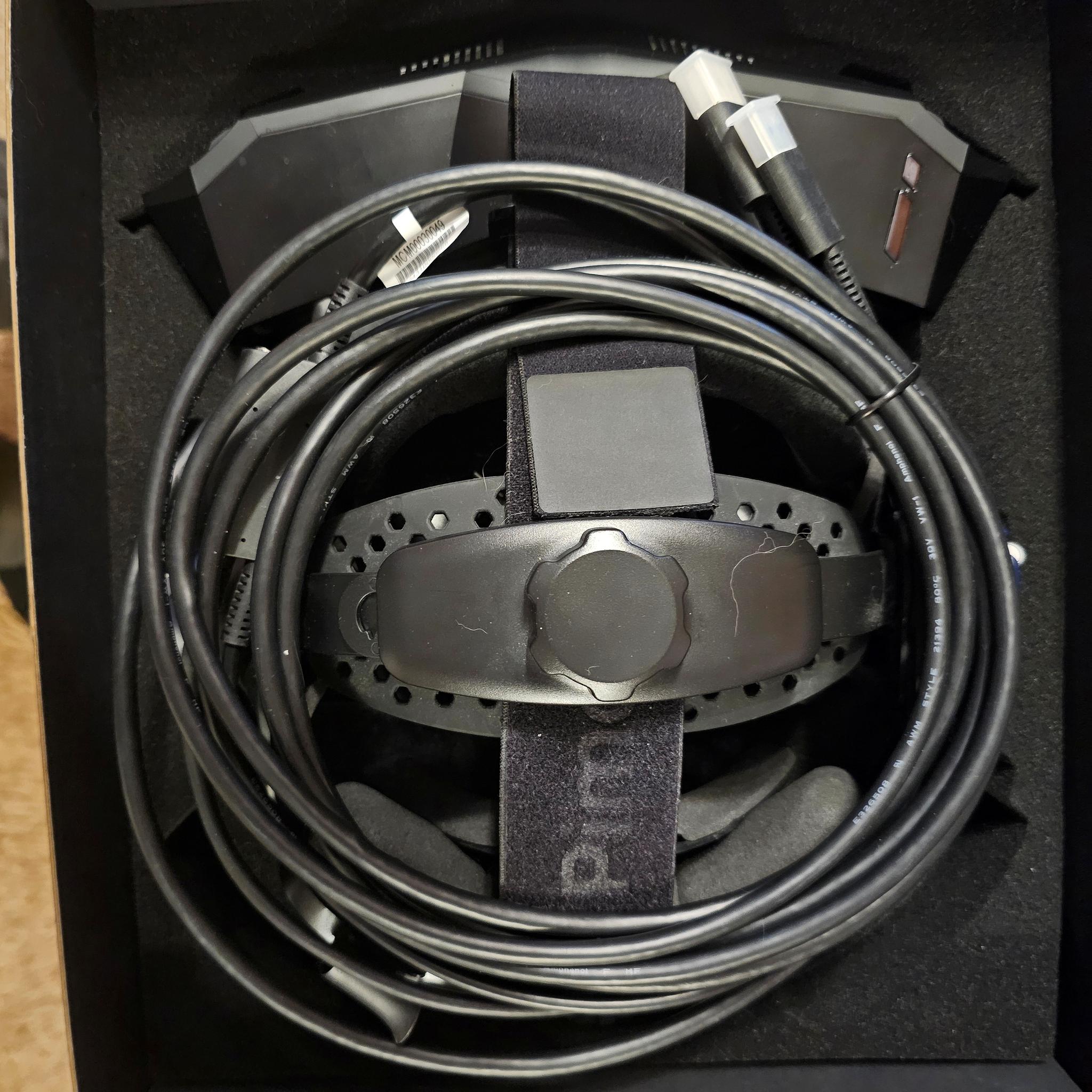 Pimax Crystal Light with, upgraded speakers, comfort strap and controllers