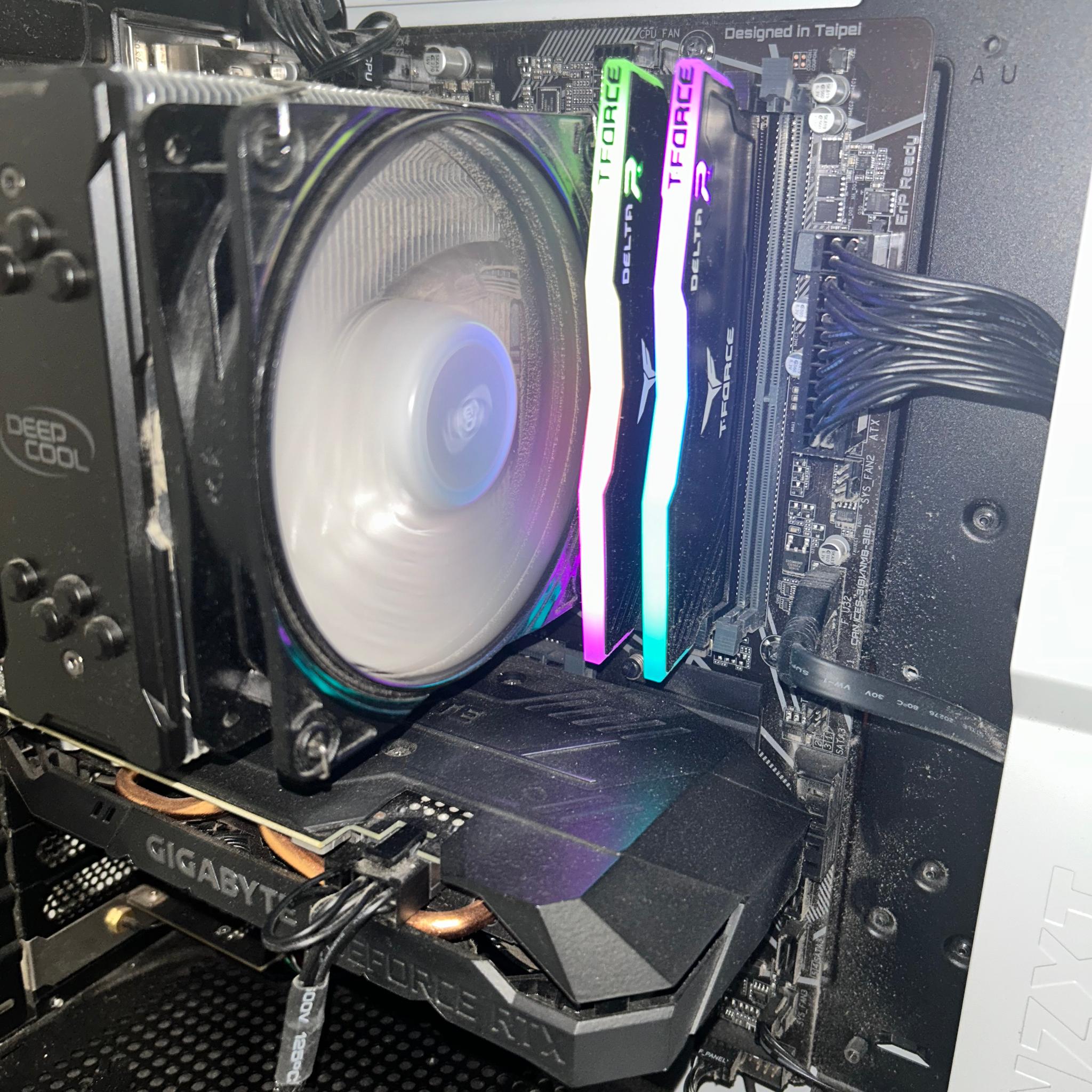 Intel Core i5-10400F  GeForce RTX 2060  16 RAM  1T STORAGE