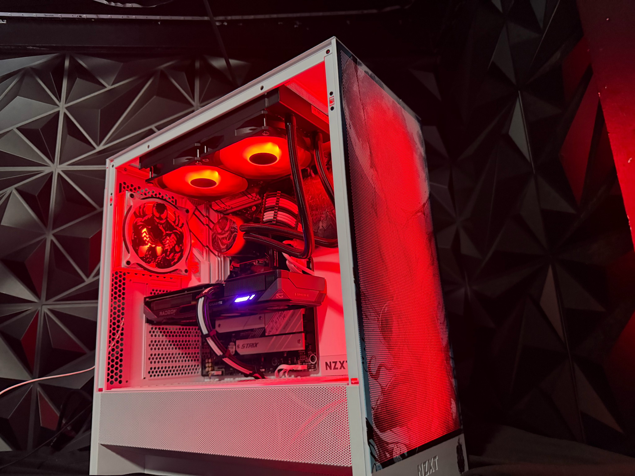 🕷️💣 VENOM BOMB 96 💣🕷️ Ryzen 5 9600x| RX 9060XT 16 GB | 32 GB DDR5|1.5 TB NVMe| 650W PSU
