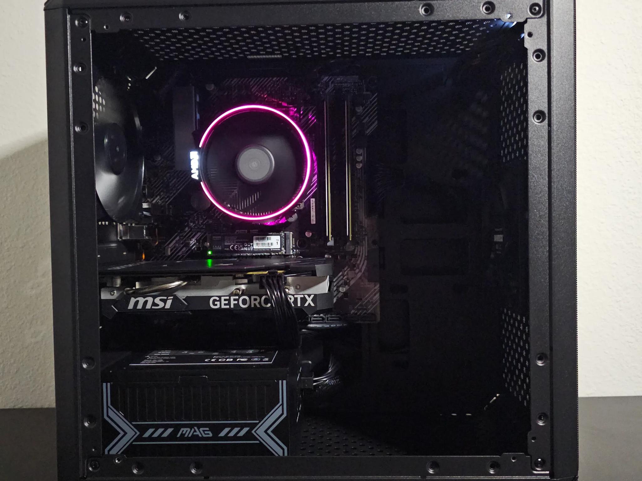 SPIRE / RTX 4060 / Ryzen 7 2700 / 16GB DDR4 / 1TB SSD