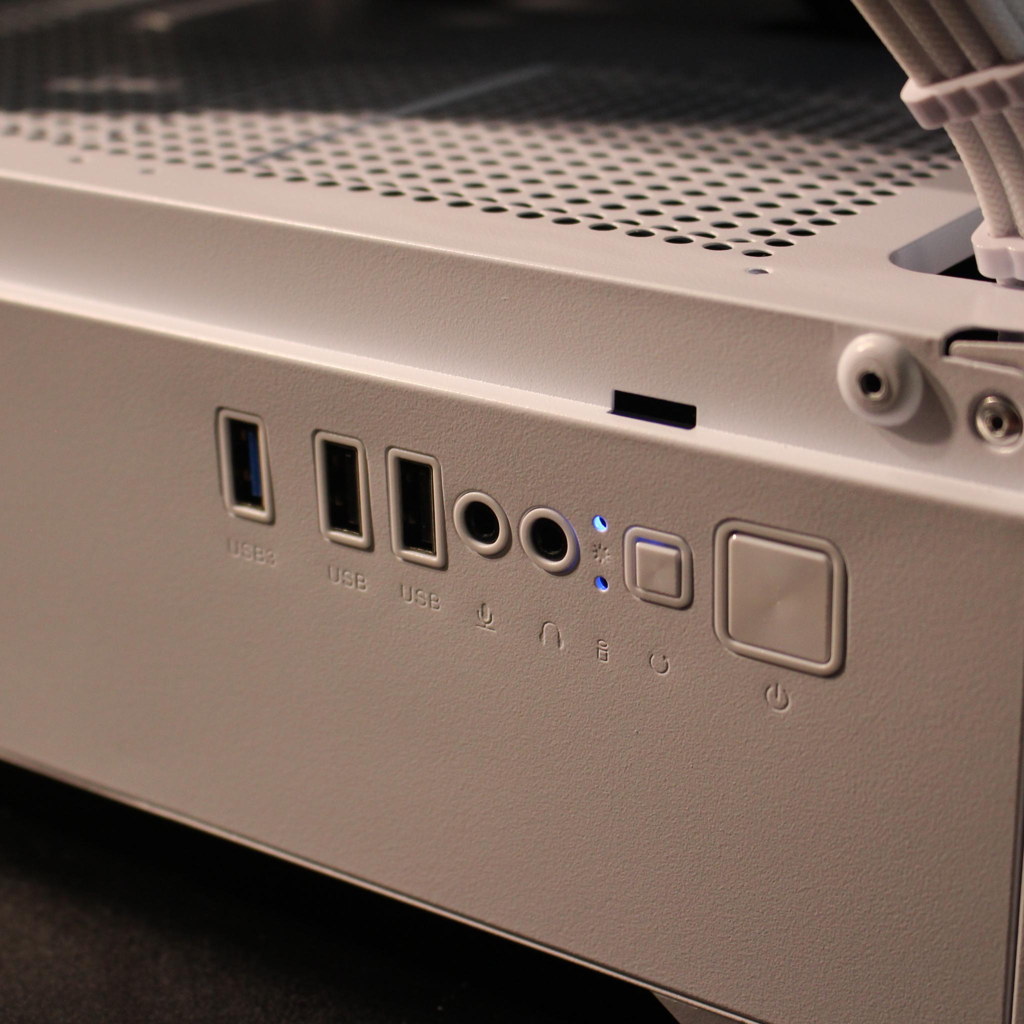 White Gaming PC | Windows 11 Pro | RX480 | R3 3100 | 512GB SSD | 16 GB RAM | WiFi and BLE