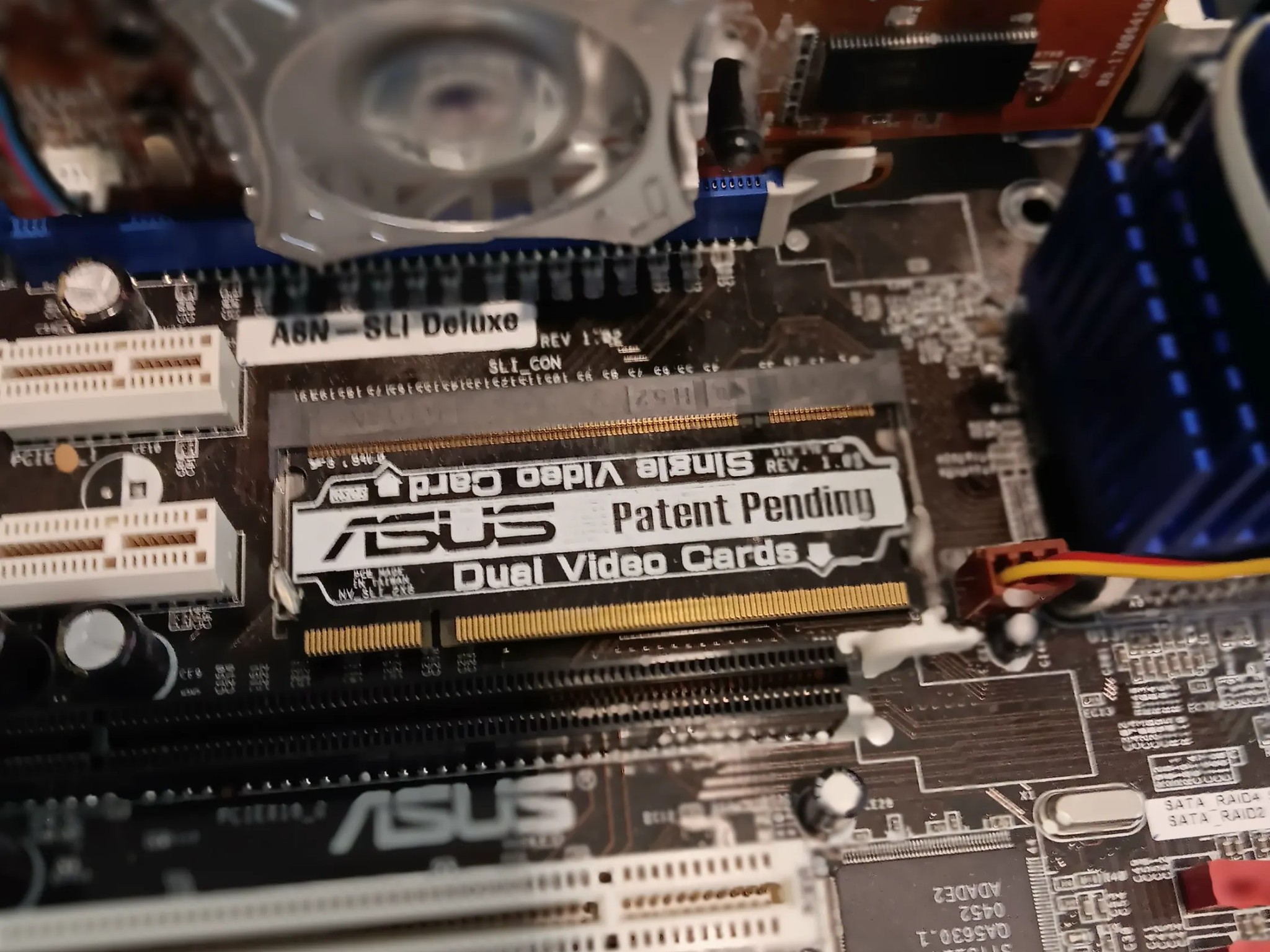 ASUS A8N-SLI Deluxe Athlon 64 X2 3800 Radeon X550 128MB 2GB RAM