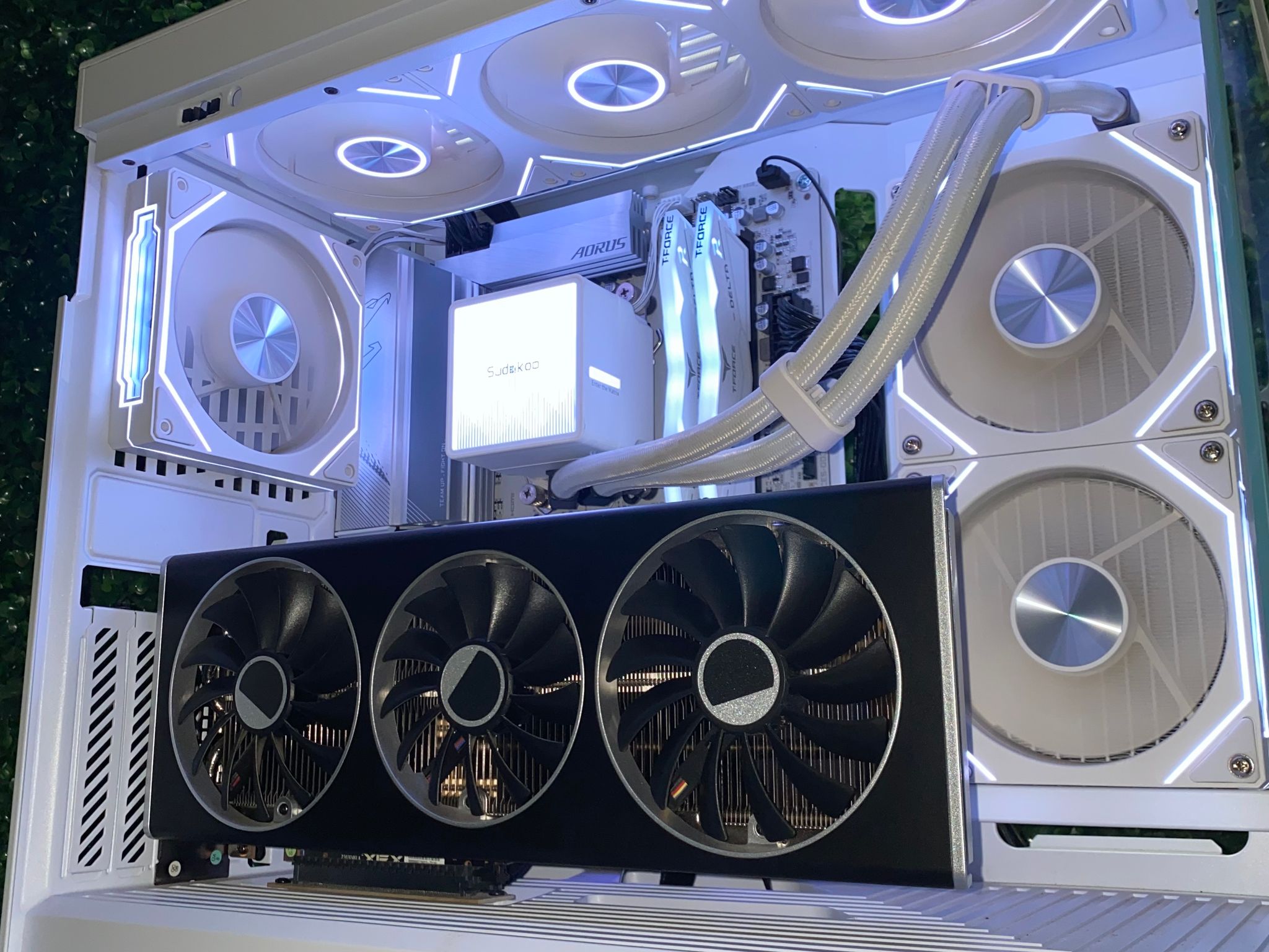 🎋🐼White Panda PC 🎋🐼 | Ryzen 9 9700X + RX 7800 XT + 32GB DDR5 | 4k/1440p |