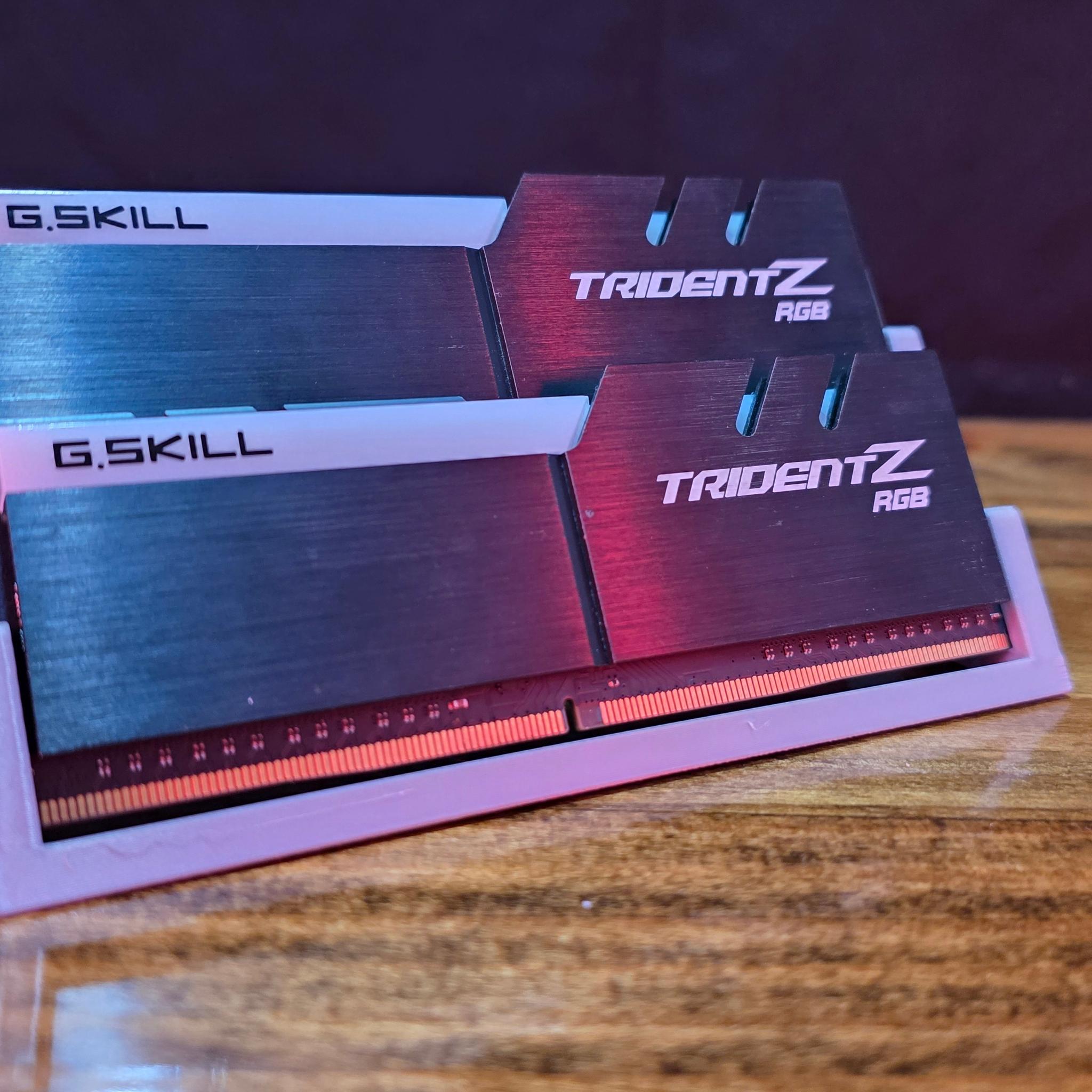G.Skill Trident Z RGB (F4-3600C18D-32GTZR) DDR4 32GB
