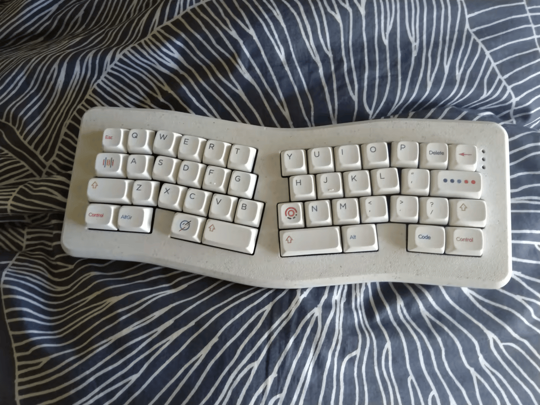 Prime_E Ergo 45% Keyboard Kit With Kailh Box Creams (Hotswappable)