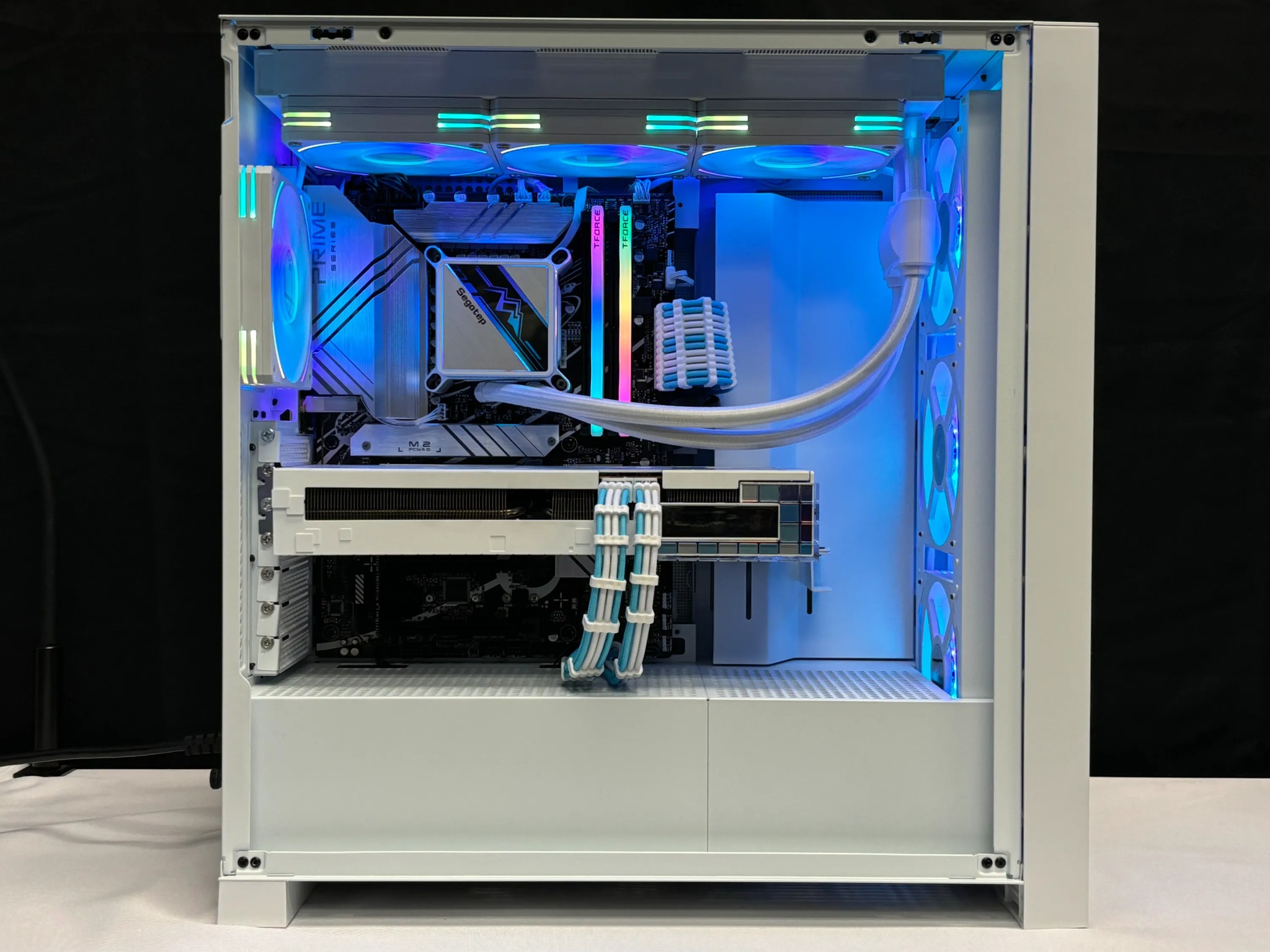Seraphinx i7-13700KF 5.8GHz, RX 6750 12GB, 1TB NVME SSD, 32GB RGB DDR5, 850W PSU