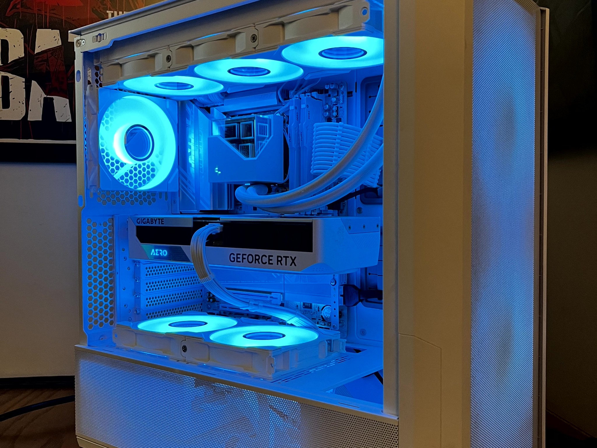 Arctic Wolf - Ryzen 7 7800X3d | Nvidia 4070 OC 12GB | 32GB @6000 MT/sec | 4TB NVME | 1000W Gold PSU