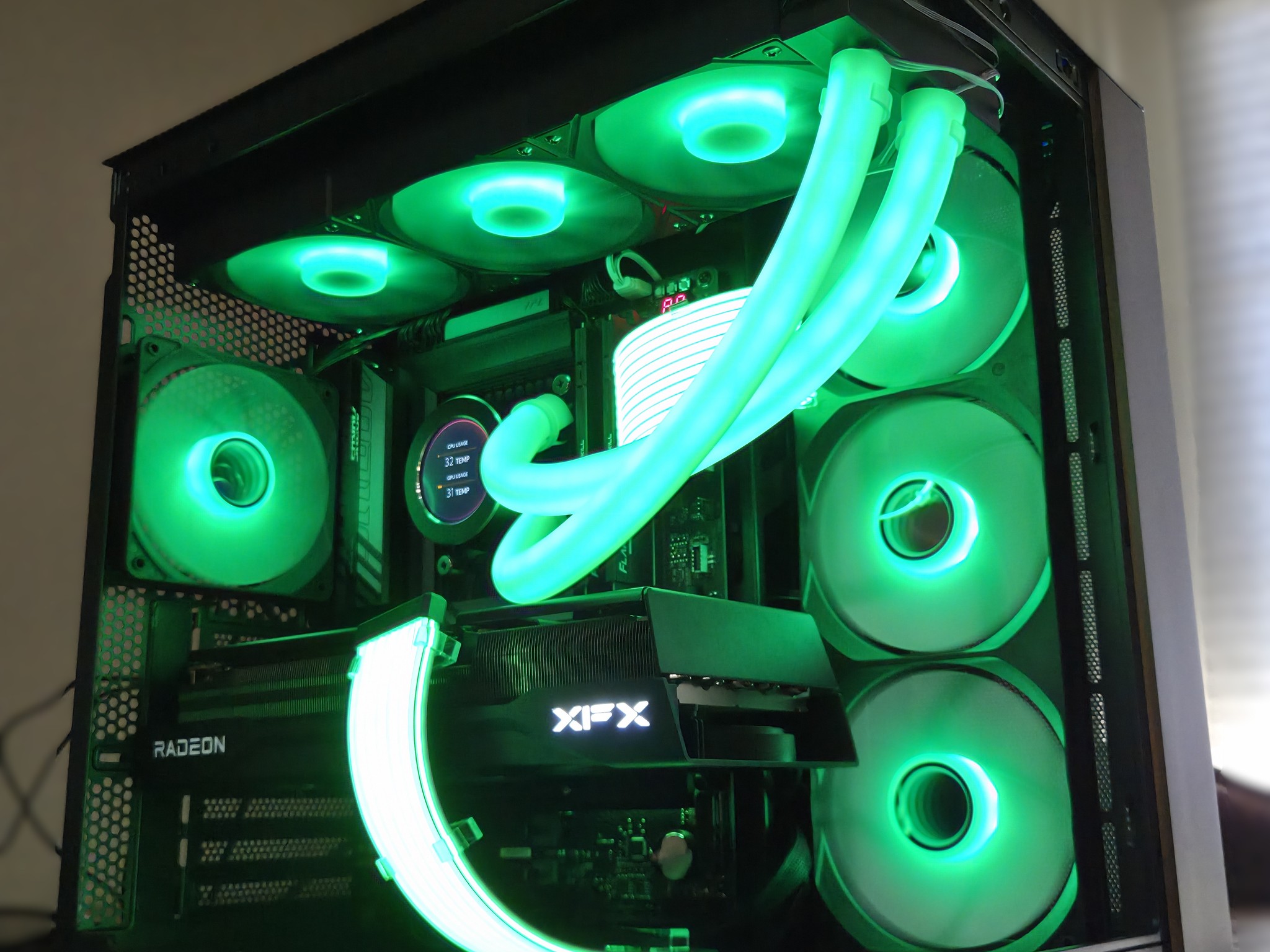 The Executor! ⚔️ – Core Ultra 7 265KF • RX 9070 XT • 32GB DDR5 • 2TB NVMe • LCD Display