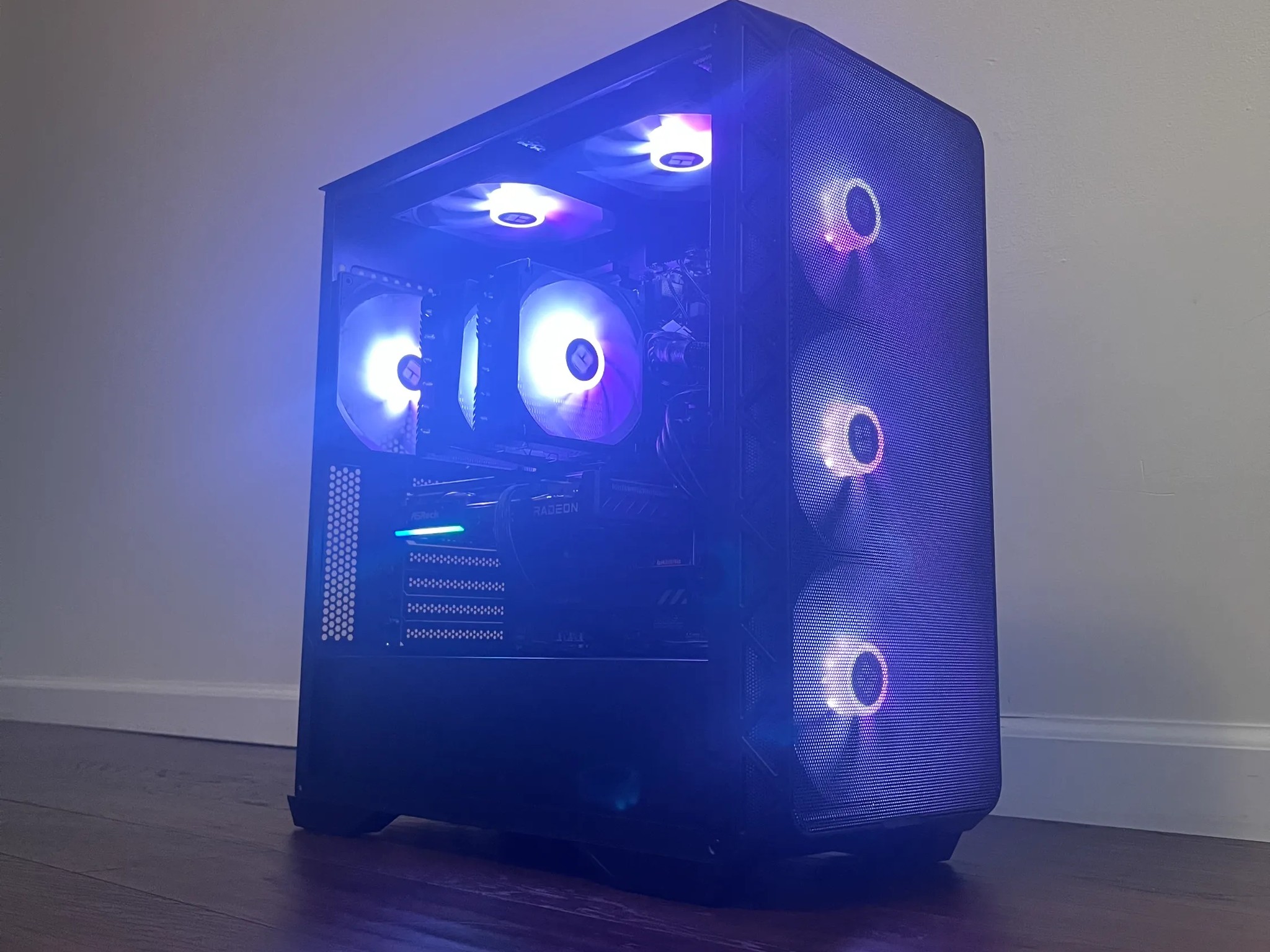 9060XT -16gb-SURROUND SOUND 7.1-Ryzen 7700X-32gb ram-2TB-WI-FI 7& Ethernet 2.5g FULLY ARG...