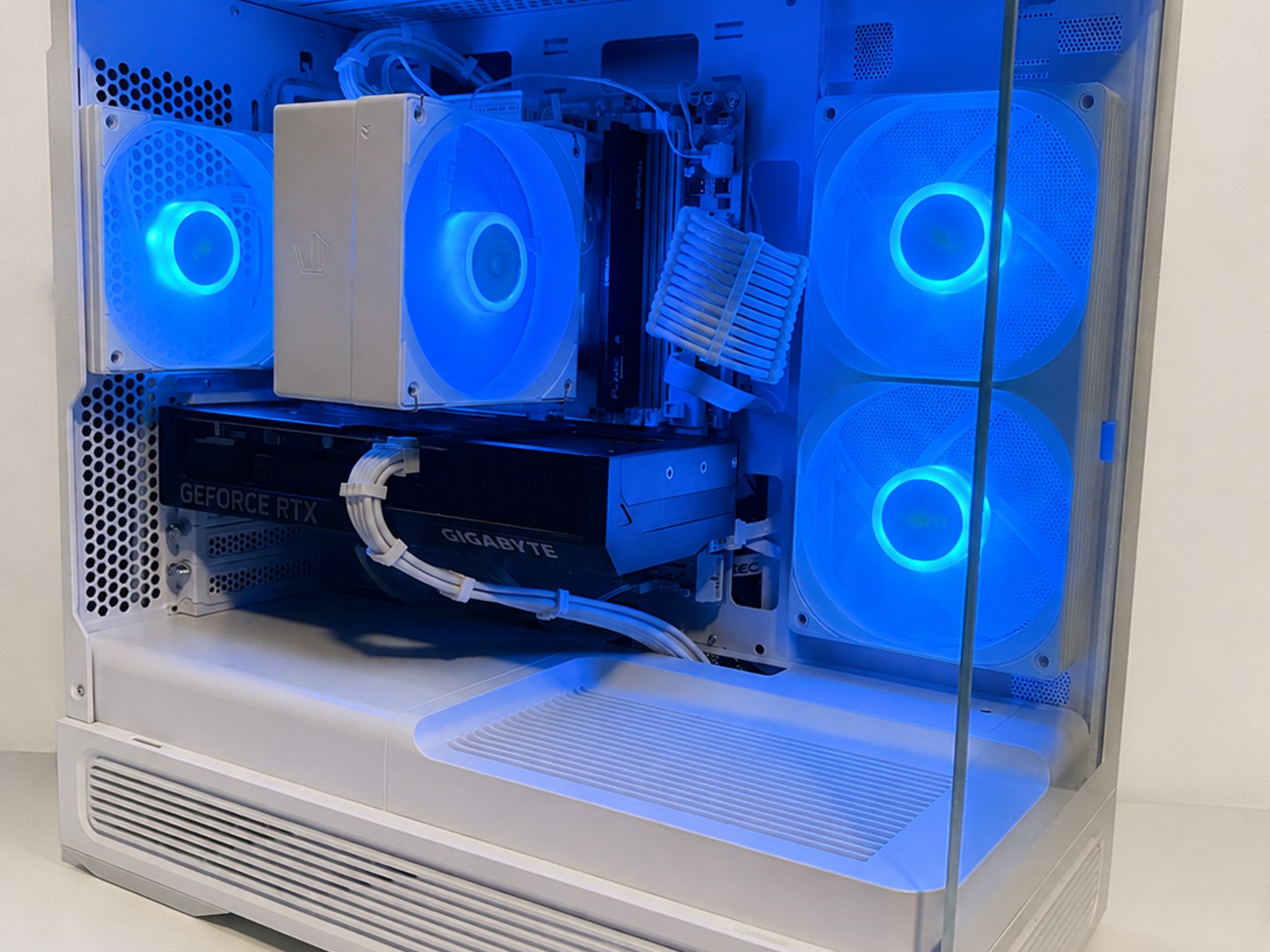 🤍 WHITE BEAST | RTX 4070 12GB | Ryzen 5 7600X | 1.25TB | WiFi 6E | RGB