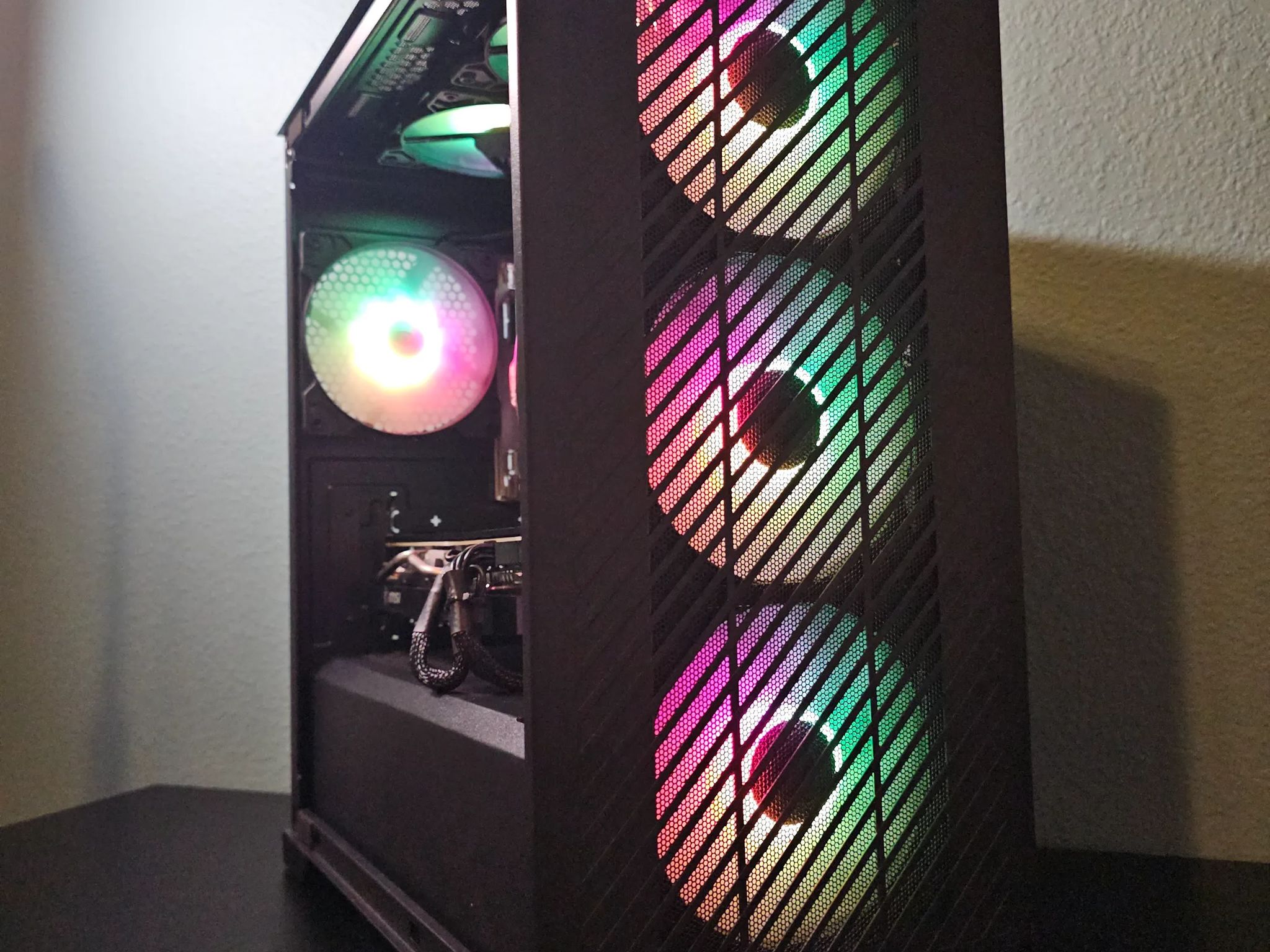1080p RGB Lite / RX 5700-XT / Ryzen 5 / 16GB DDR4 / 1TB SSD
