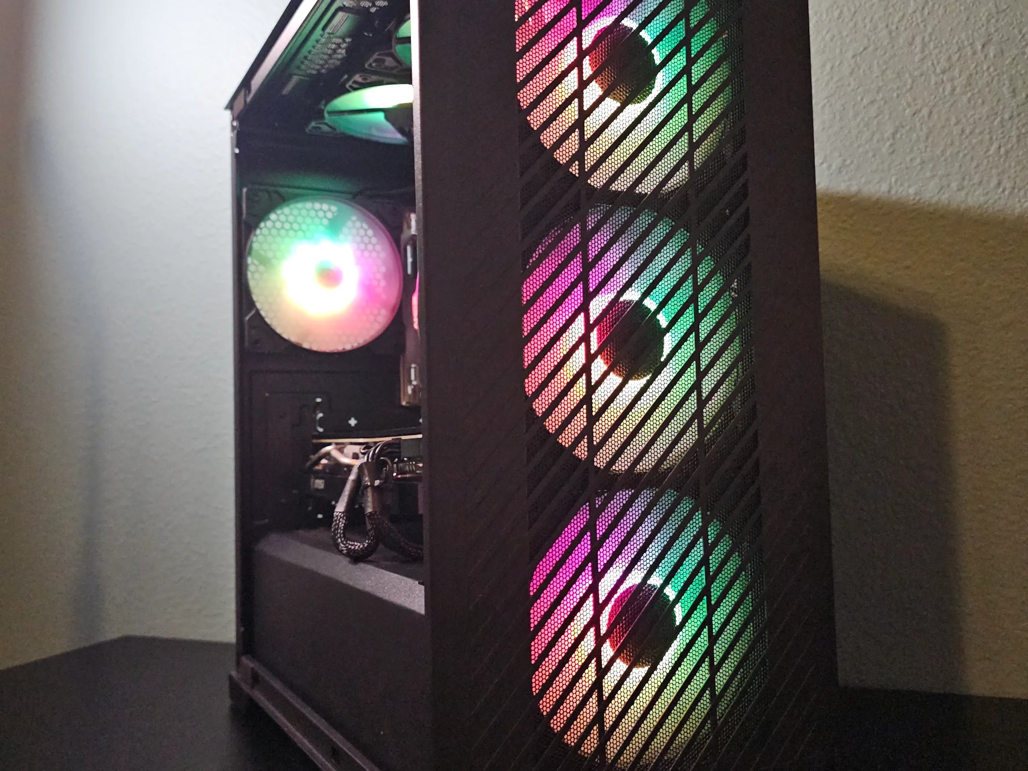 1080p RGB Lite / RX 5700-XT / Ryzen 5 / 16GB DDR4 / 1TB SSD