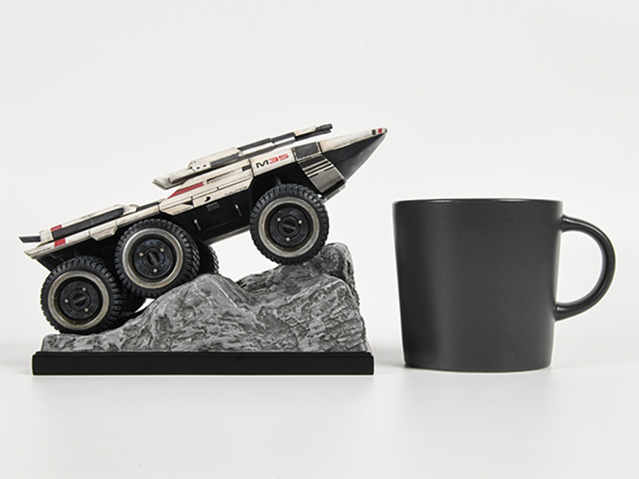 BNIB Mass Effect M35 Mako Statue *Limited Edition* 1809/2000