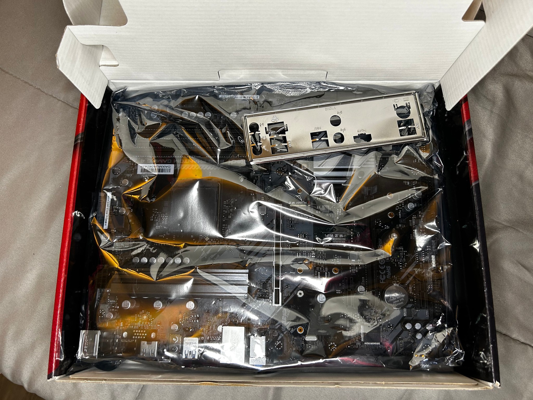 ASRock B550 Phantom Gaming 4 Supports AMD AM4 Socket Ryzen