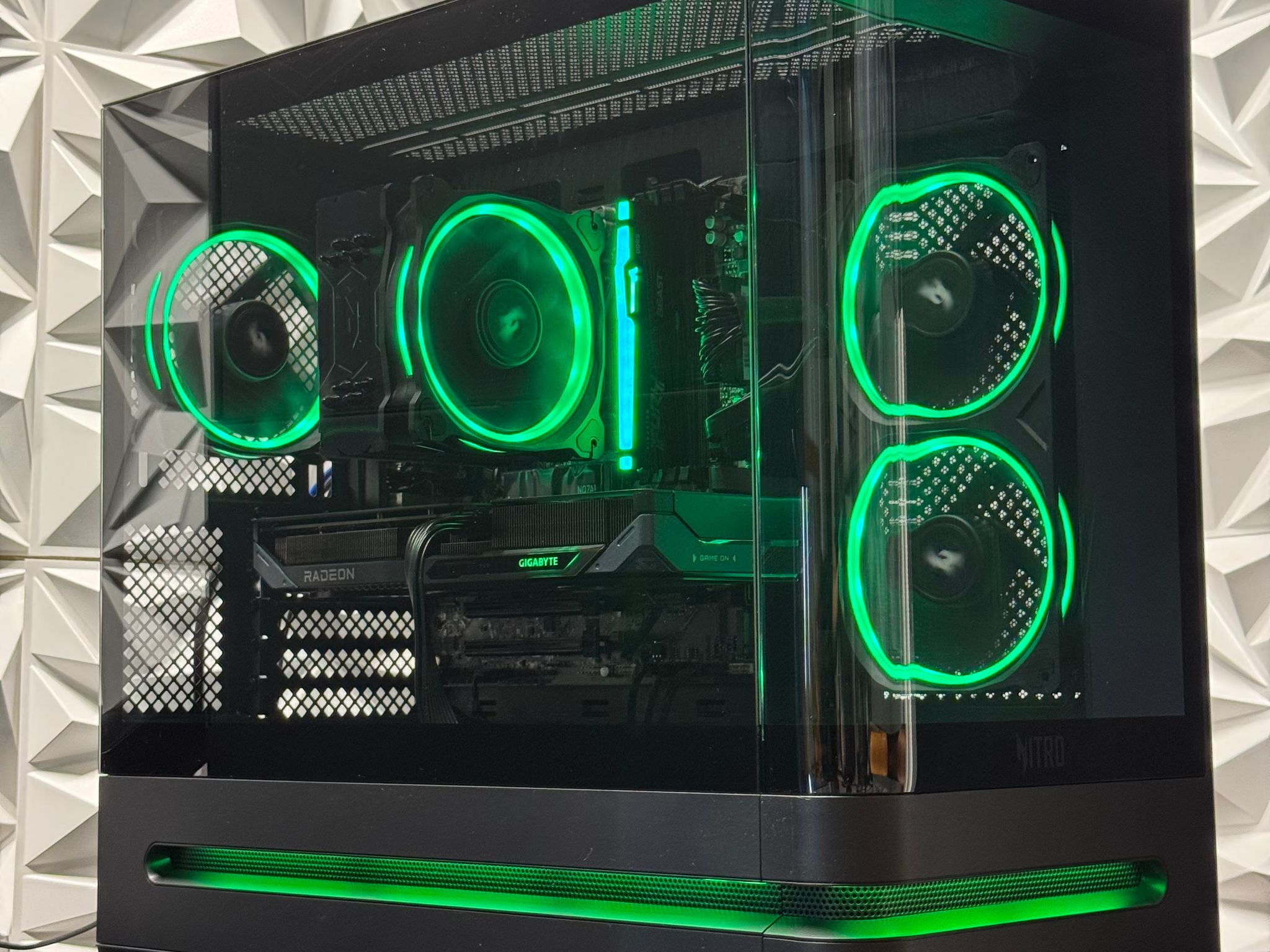 Rx 9060 XT 16GB / Ryzen 7 8700F / 16GB DDR5 Ram / 1TB SSD / Gaming Pc / Future Proof
