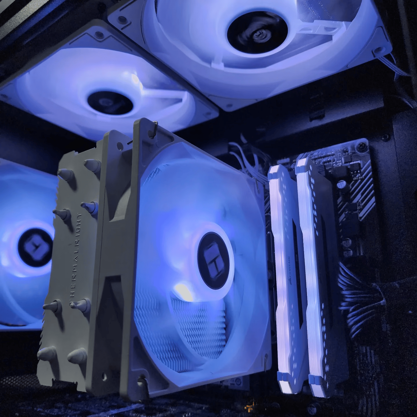 🤍🖤🤍 Gigabyte GeForce GTX 1080Ti 11GB // AMD Ryzen 7 2700X // Corsair Vengeance 16GB 2666MHz