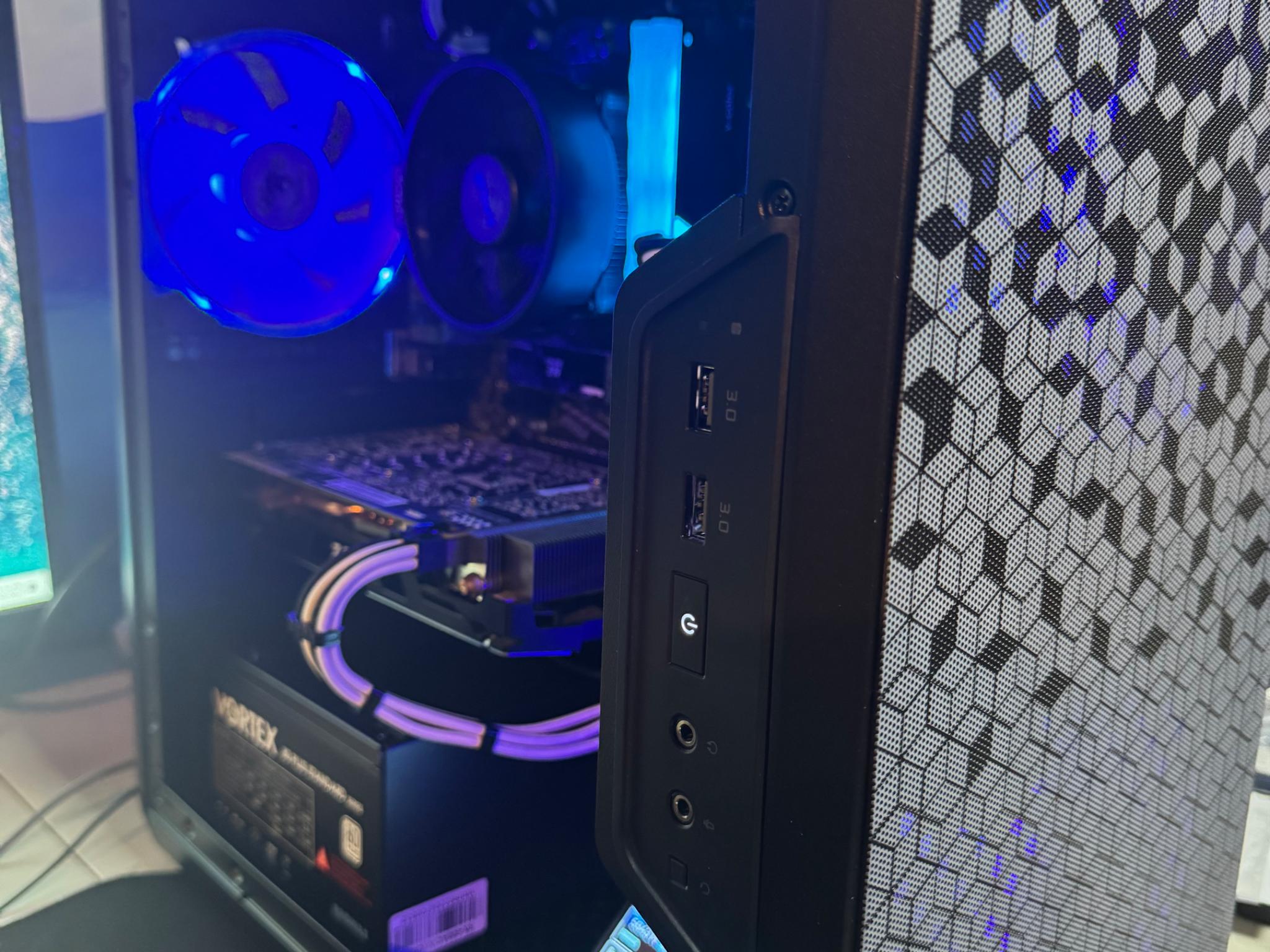 FTL: AMD RYZEN 2600 / 16gb / 512 ssd / Nvidia 1070ti 8gb