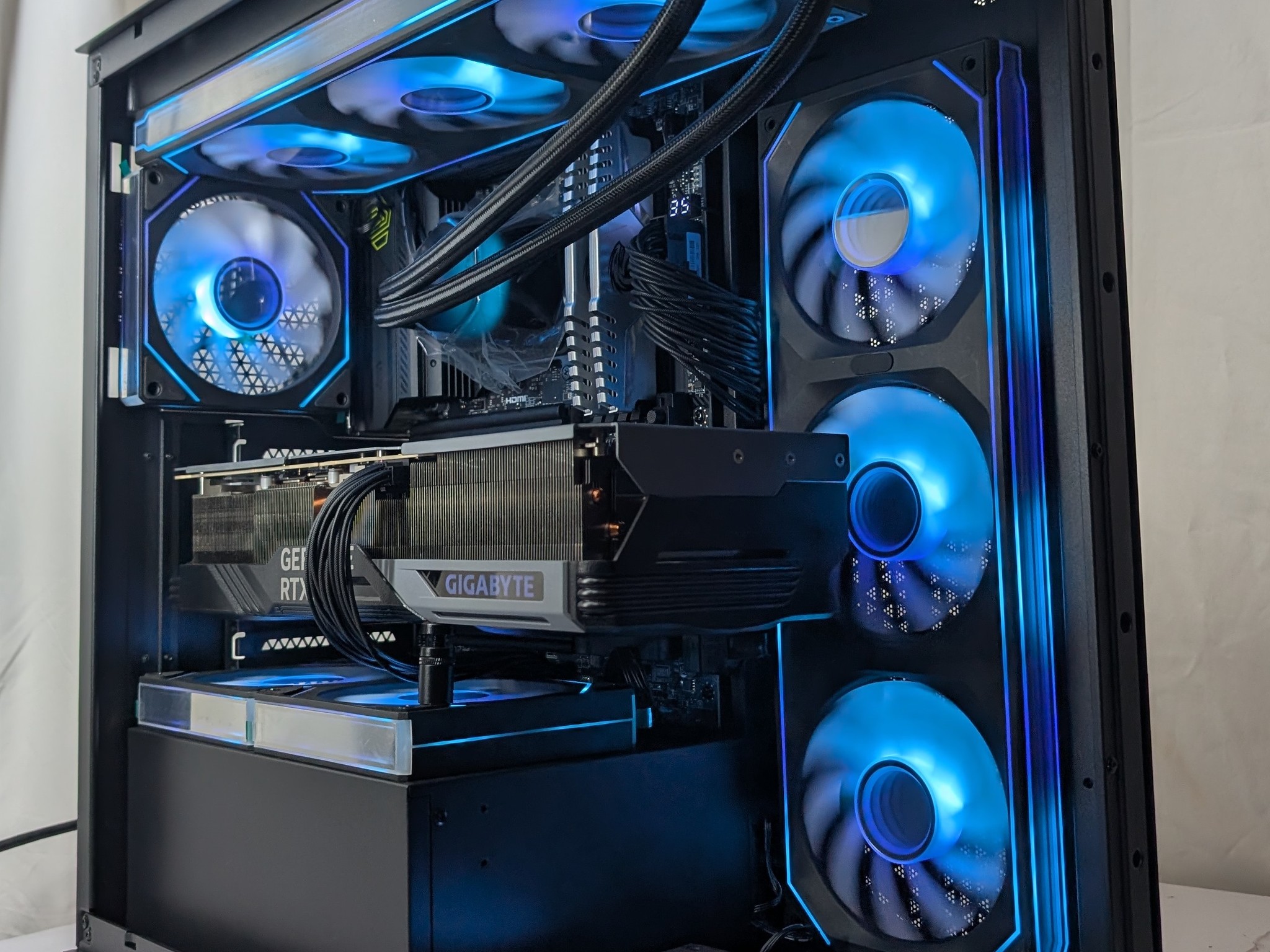 RTX 4080 | RYZEN 7 9800X3D | 32GB DDR5 | 2TB NVME | 850W PSU | 360MM AIO