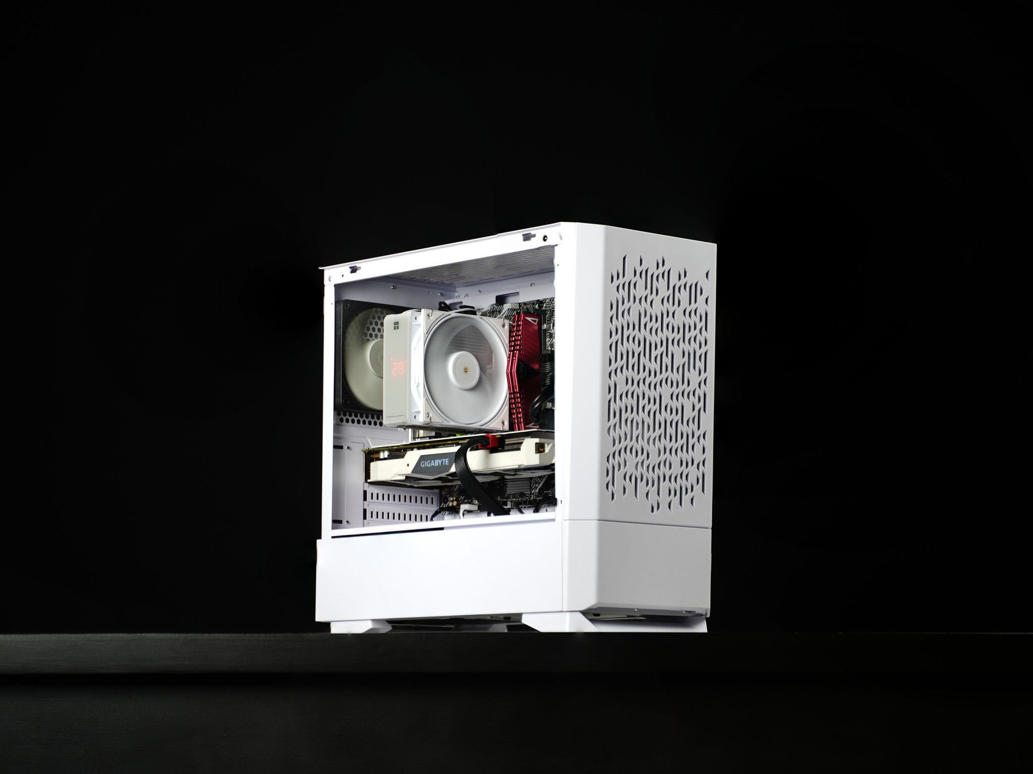 \ NA-07 / RTX 2060 Super Intel Core i3 10105F 1TB Windows 11 16GB Gaming PC