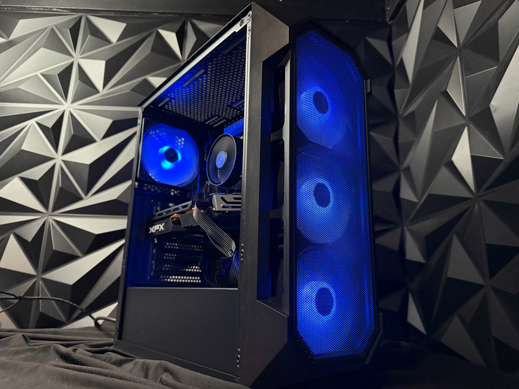 💅🔥 THE BUDGET BADDIE 🔥💅 Ryzen 5 2600| RX 580 8GB 16 GB DDR4| 512GB NVMe|650W PSU
