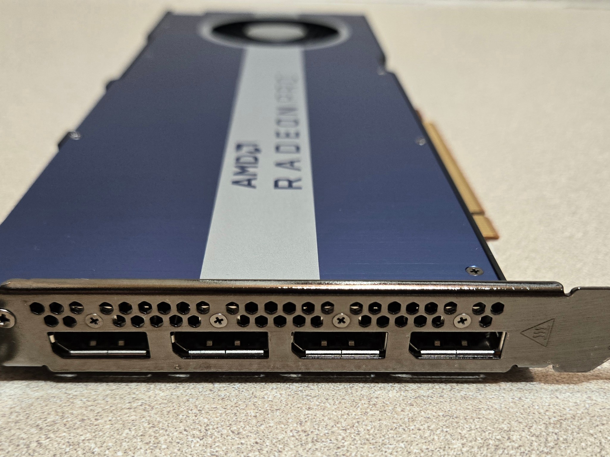 AMD Radeon W5500 PRO 8GB