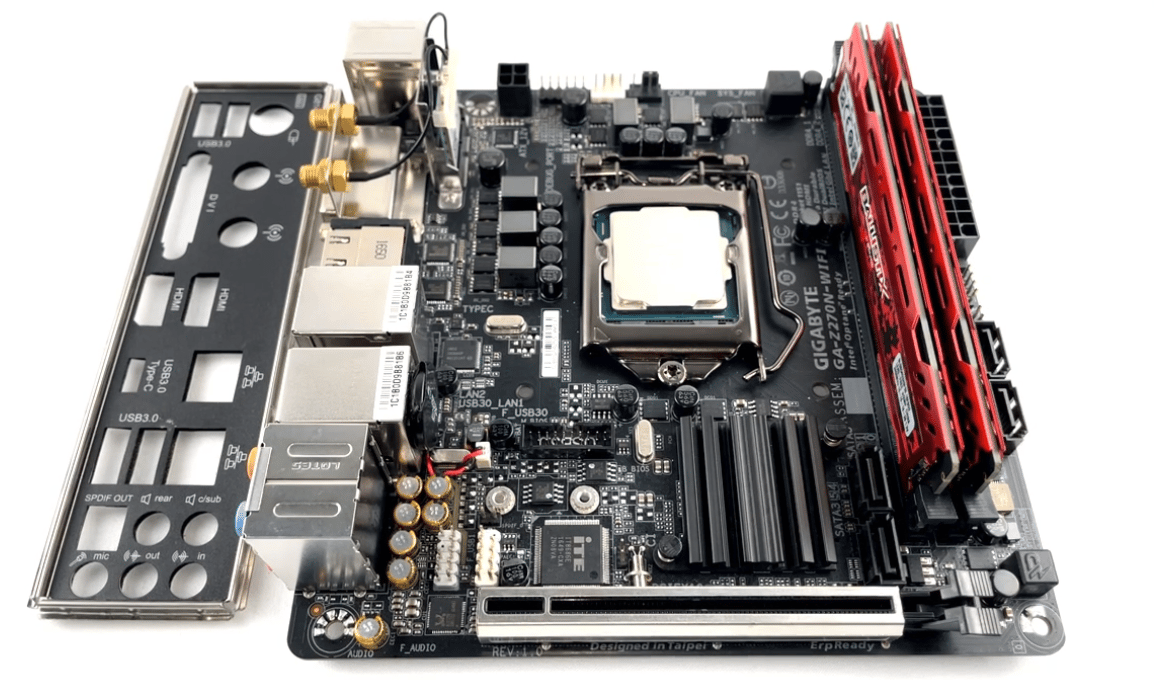Gigabyte GA-Z270N-WIFI Mini-ITX Motherboard Bundle Intel I7 7700k CPU, DDR4 ram (2x8 GB), I/O SHIELD