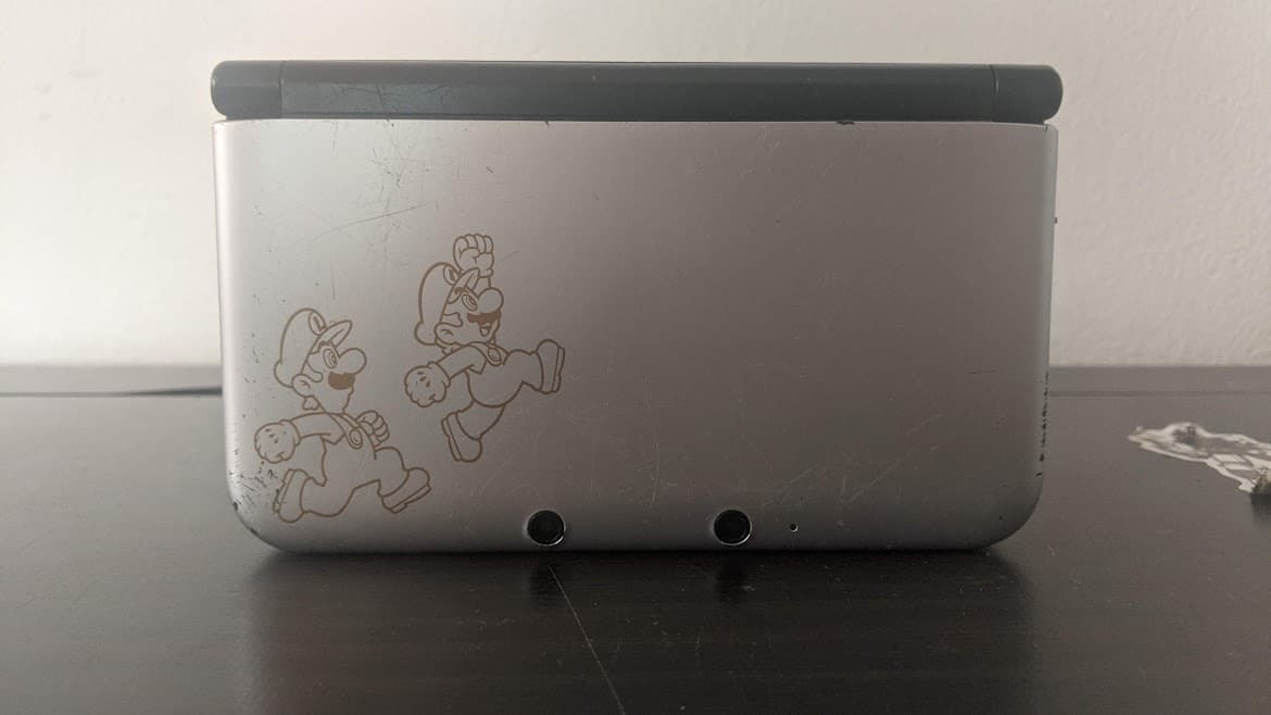 Nintendo 3DS XL, The year of Luigi 30th anniversary, 5 games + Essentials Pack 