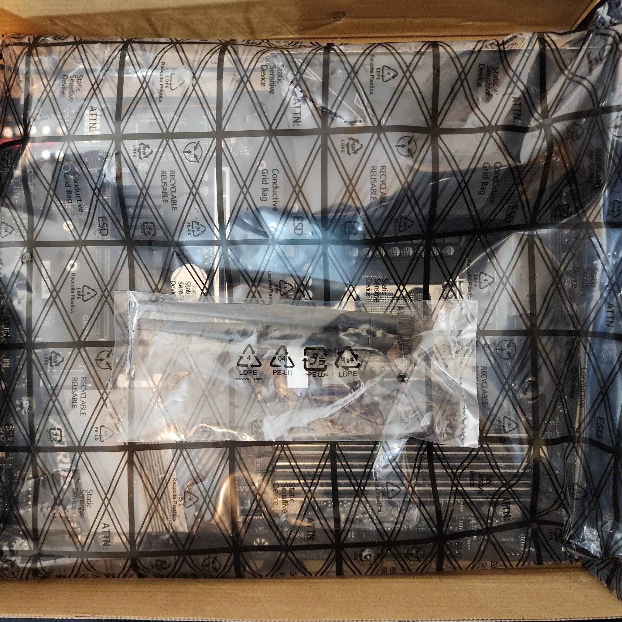 GIGABYTE Z590 AORUS ELITE AX Intel Z590