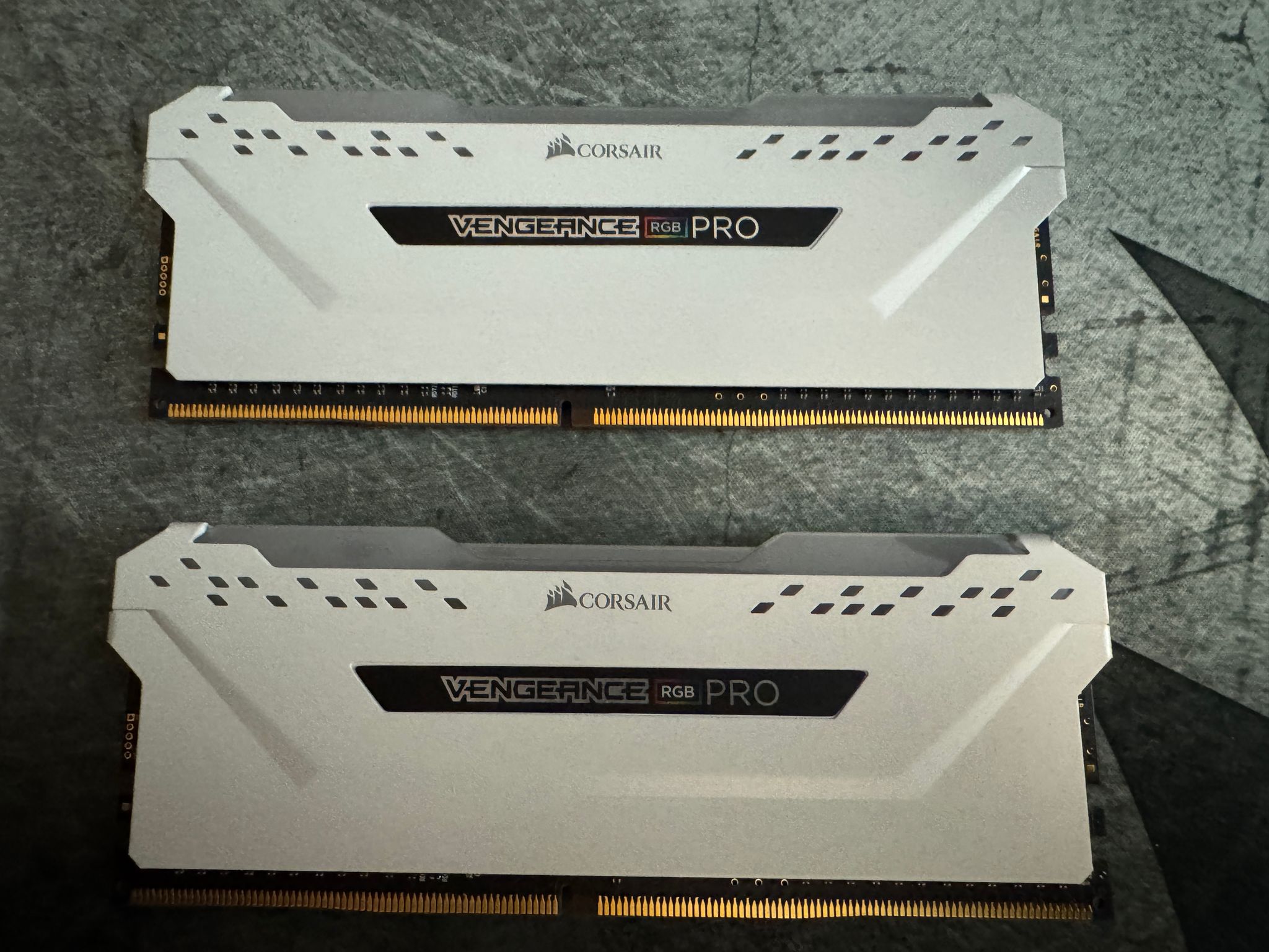 White Corsair Venegance RGB Pro 2x8GB 3200Mhz Memory