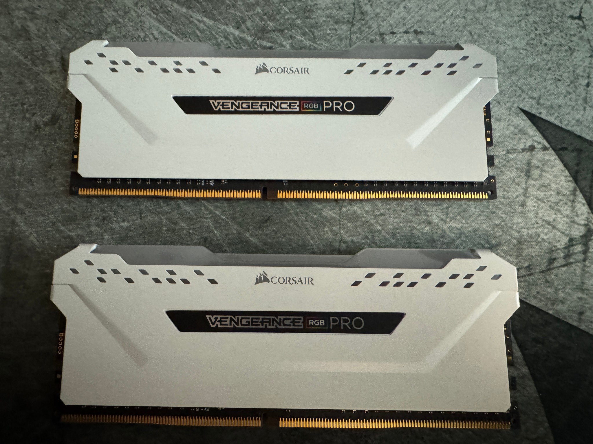 White Corsair Venegance RGB Pro 2x8GB 3200Mhz Memory
