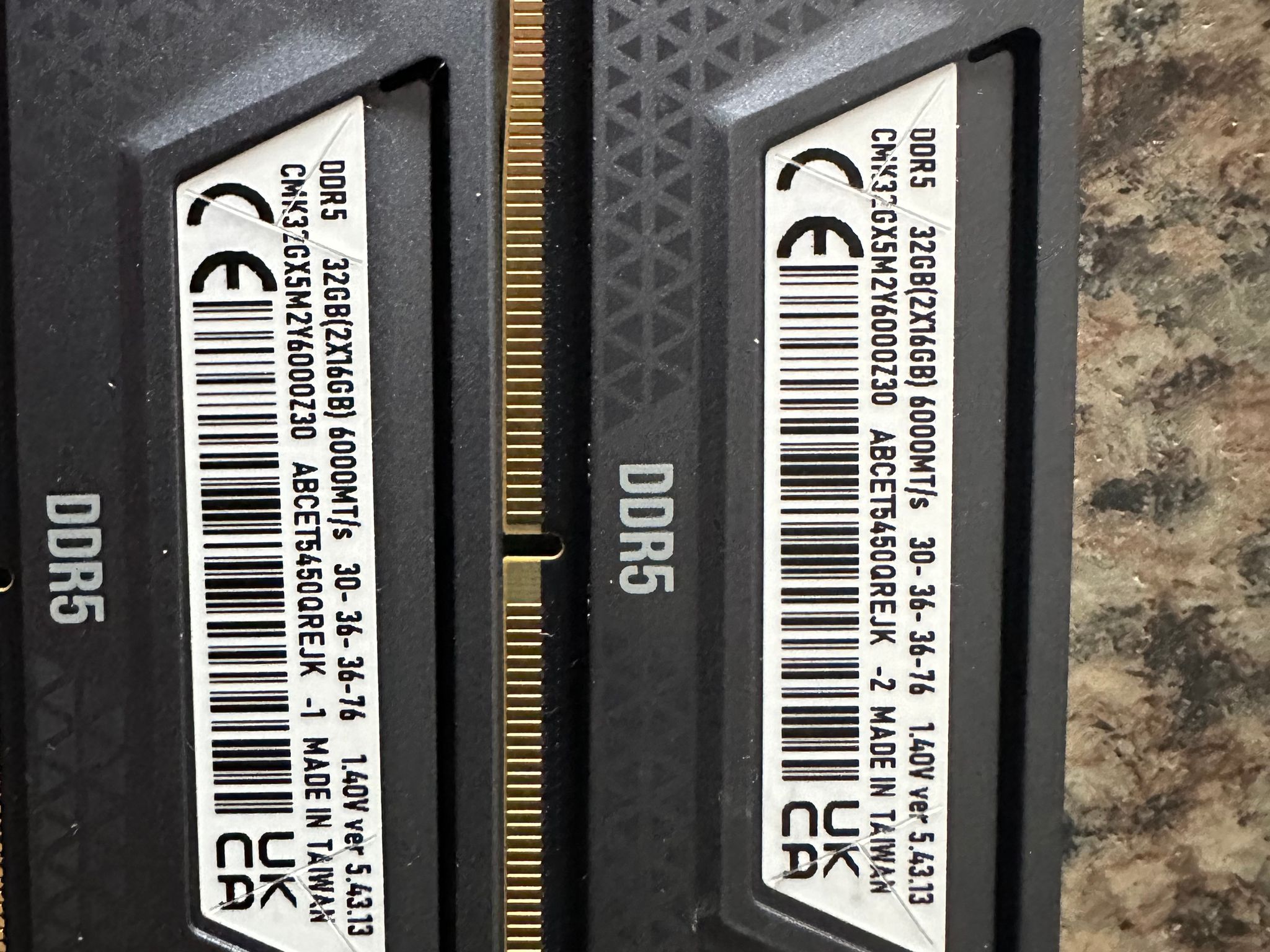 Corsair 32GB (2x16GB) VENGEANCE® DDR5 DRAM 6000MT/S CL30 - CMK32GX5M2B6000Z30
