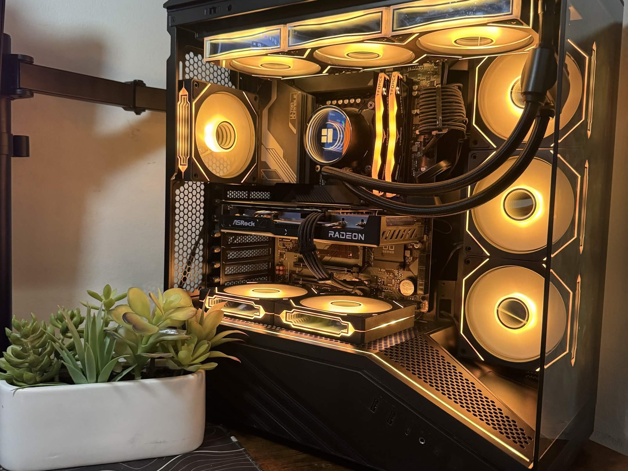 New Custom Showcase 14-Core Gaming PC - i5 14600KF | RX 9060 XT 16GB | 32GB 6400MHz DDR5