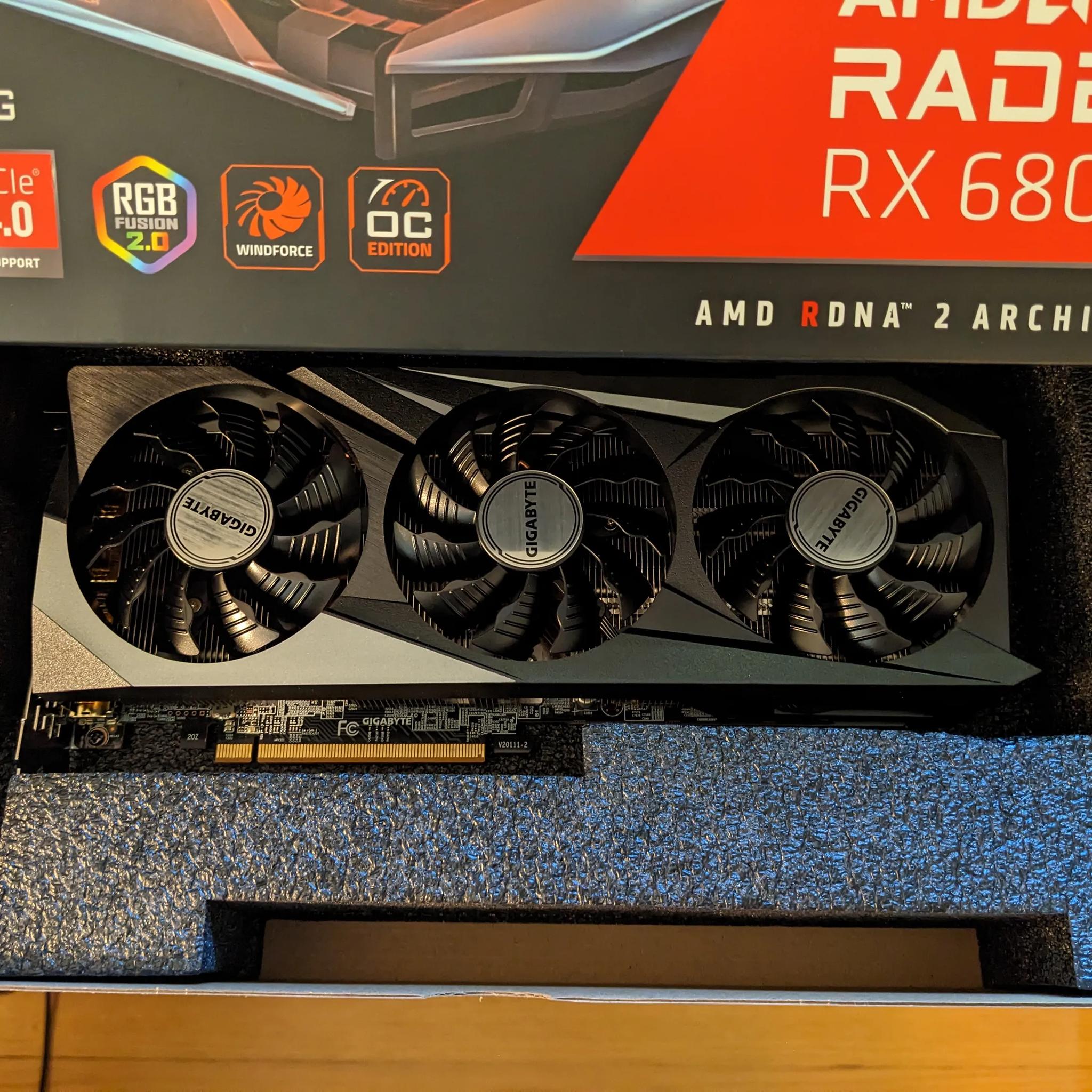 2 MONTH USED Gigabyte Radeon RX 6800 OC 16 GB