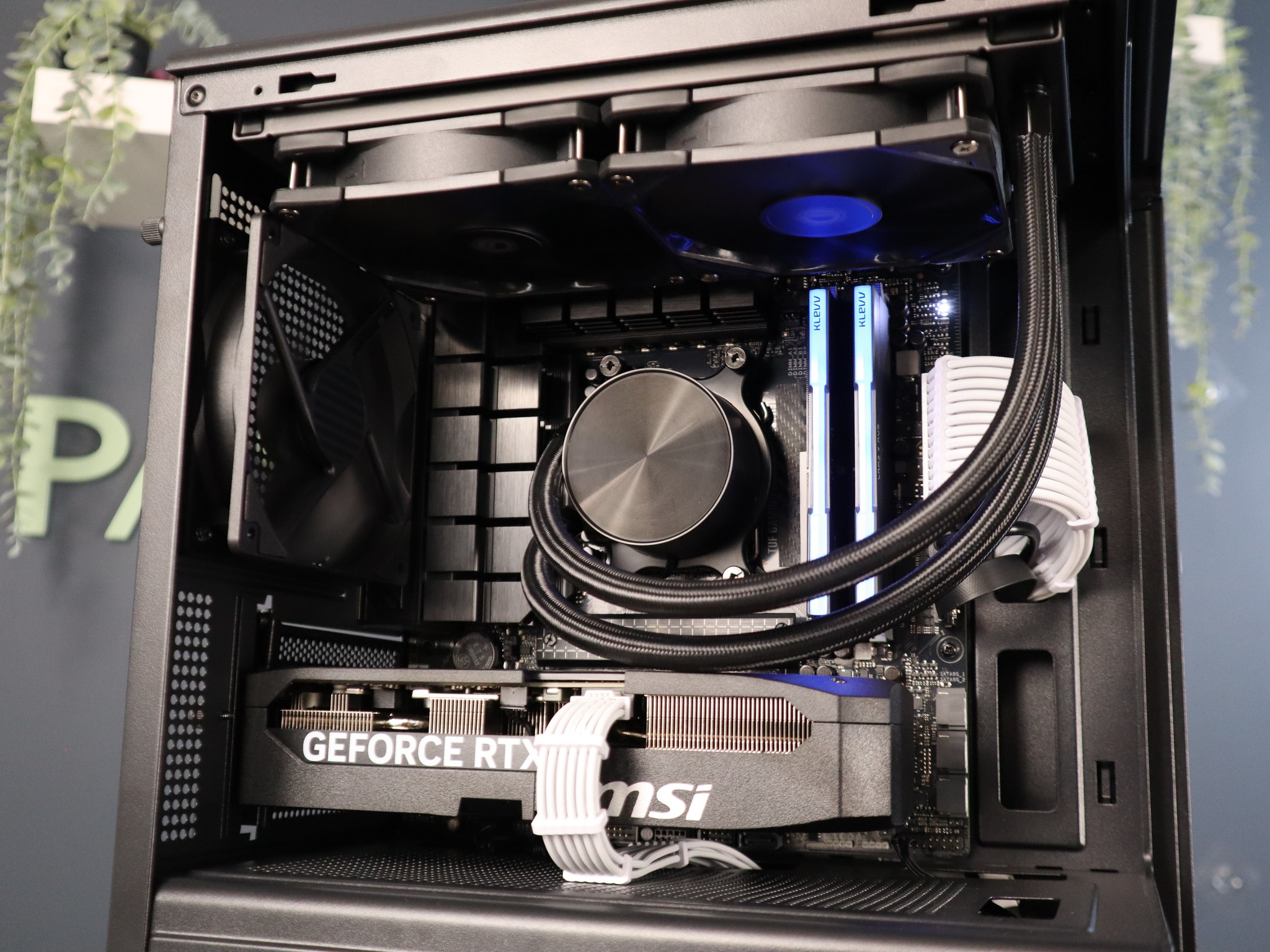 BRAND NEW 5070 GAMING PC | 9600X | 32GB DDR5 | 1TB NVME | 240MM AIO | 850W PSU |