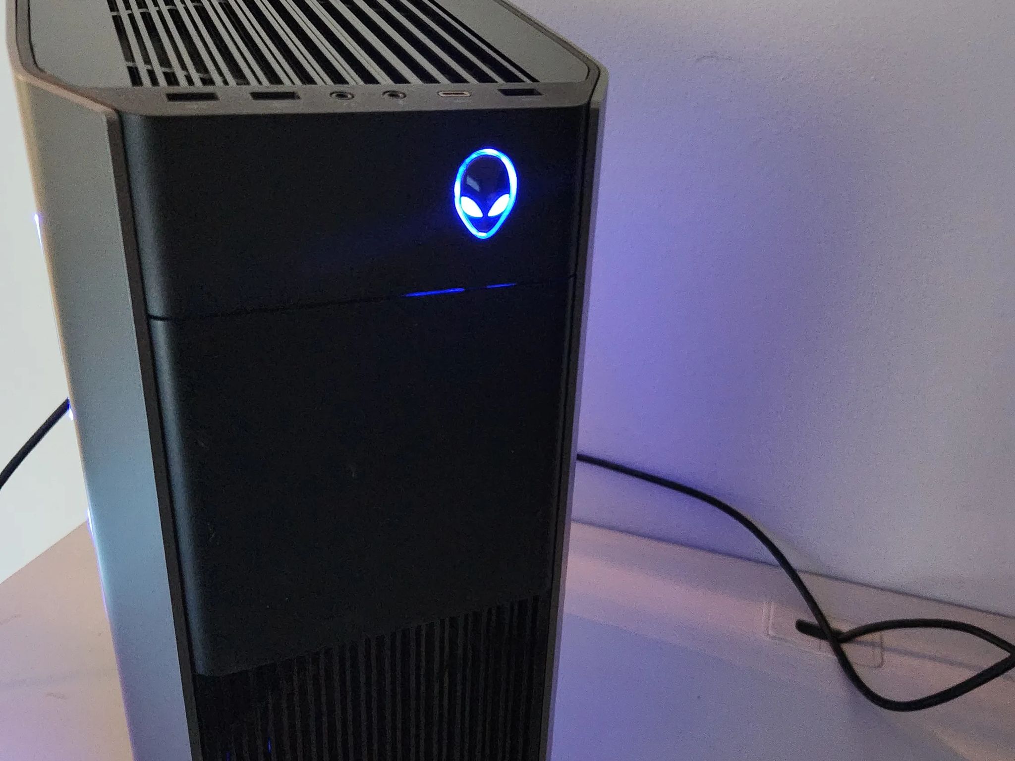 Alienware i7 8700k, 2070 super, AIO Liquid Cooling