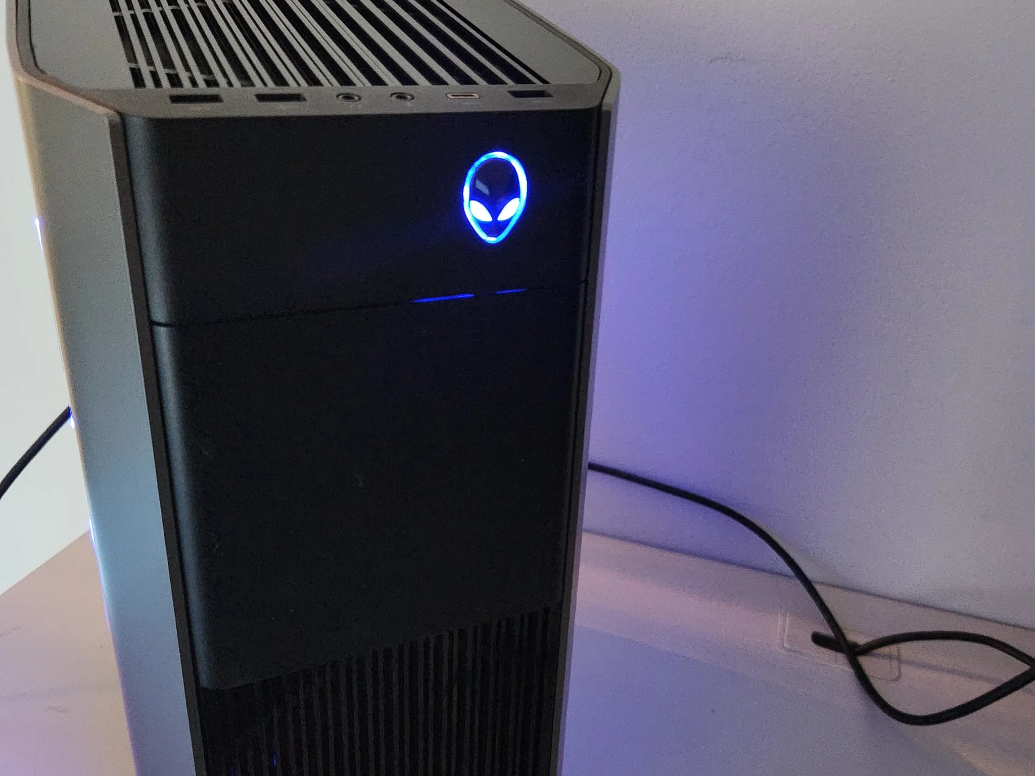 Alienware i7 8700k, 2070 super, AIO Liquid Cooling