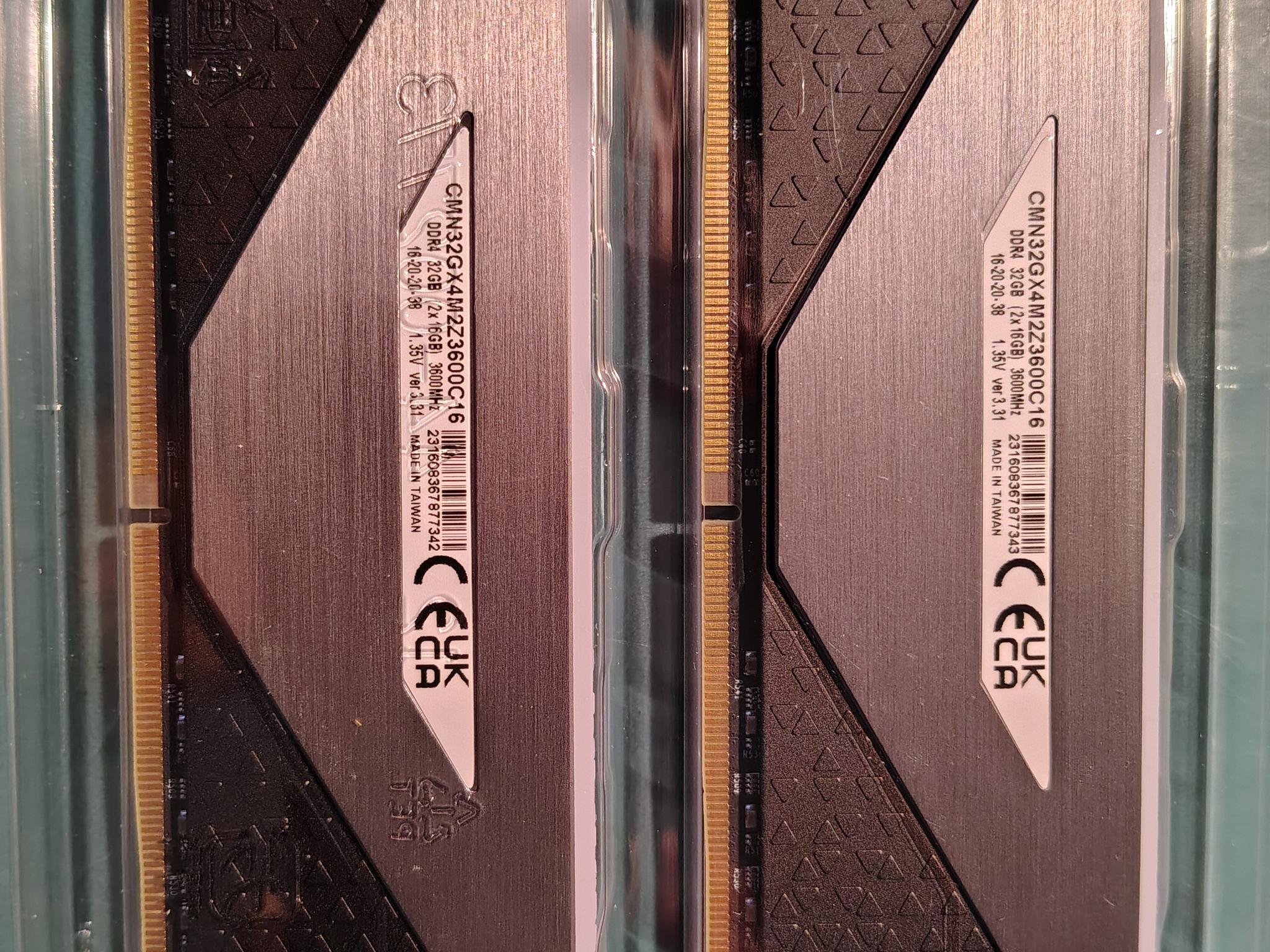 32GB CORSAIR RGB RT DDR4-3600 CL16 (2 x 16GB)