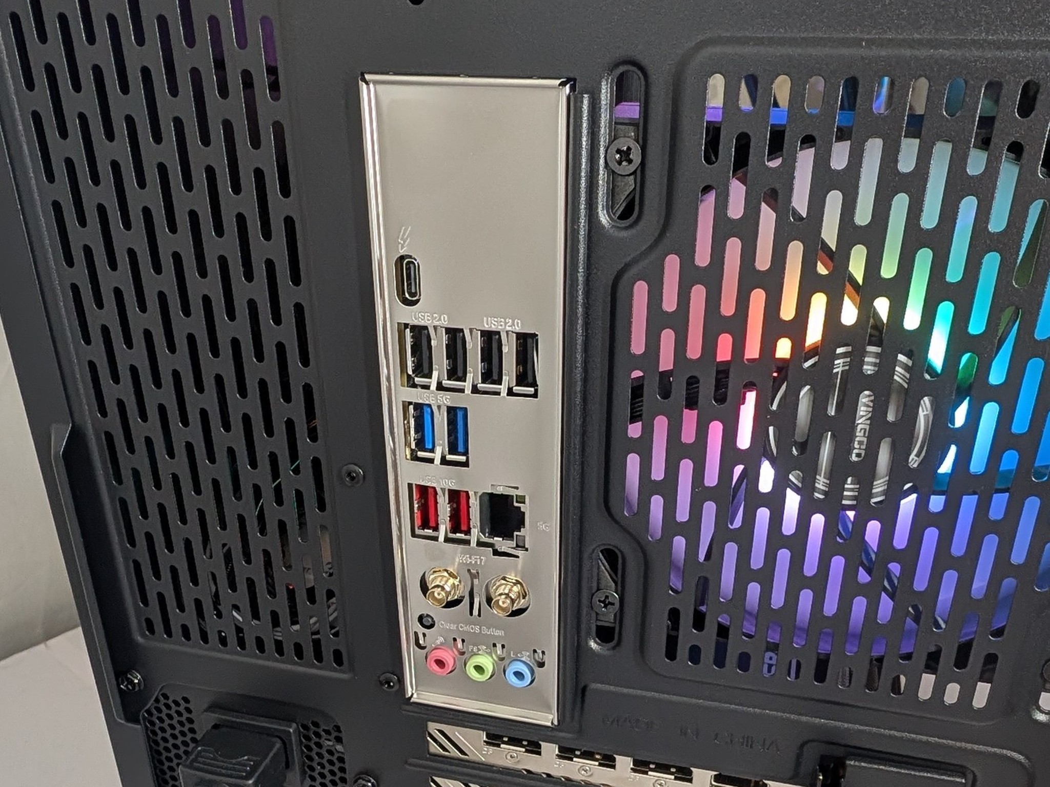 RX 7800XT | CORE ULTRA 5 265KF | 16GB DDR5 | 1TB NVME | 650W |